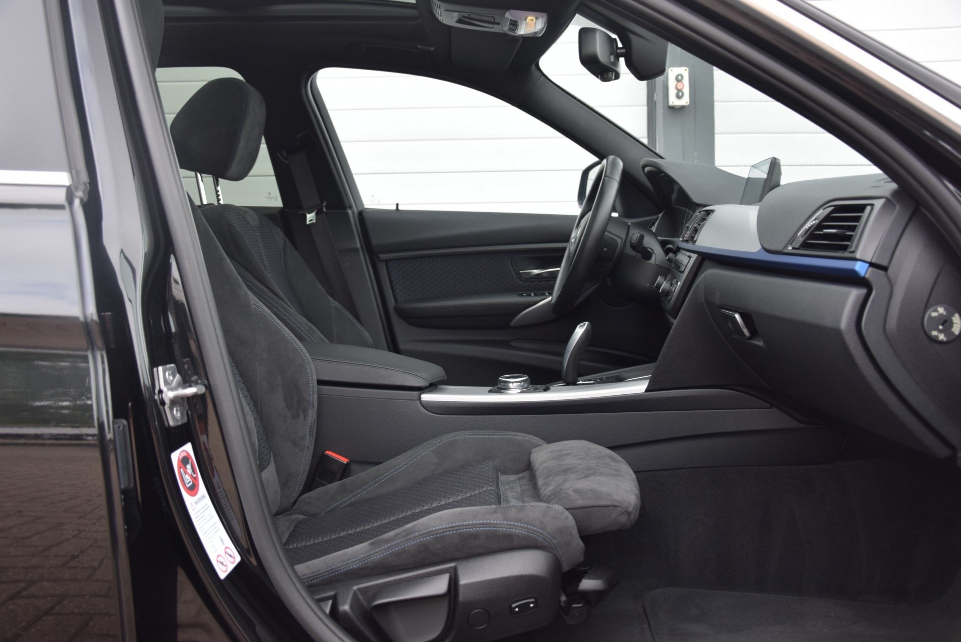 BMW 3 Serie Touring 318D High Executive M-Sportpakket Panorama/19"/Keyless Aut8 Foto 3