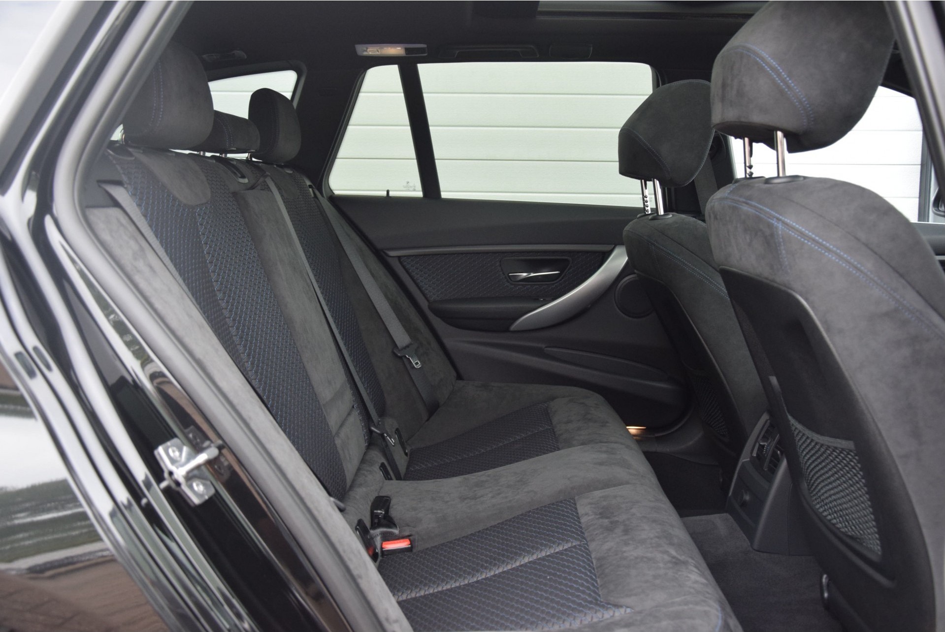 BMW 3 Serie Touring 318D High Executive M-Sportpakket Panorama/19"/Keyless Aut8 Foto 4