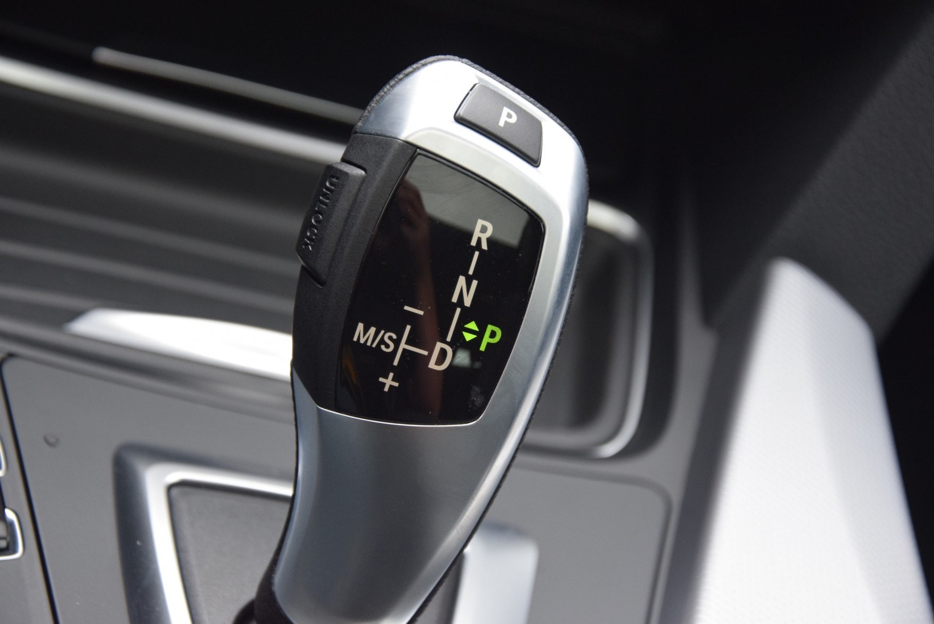 BMW 3 Serie Touring 318D High Executive M-Sportpakket Panorama/19"/Keyless Aut8 Foto 8