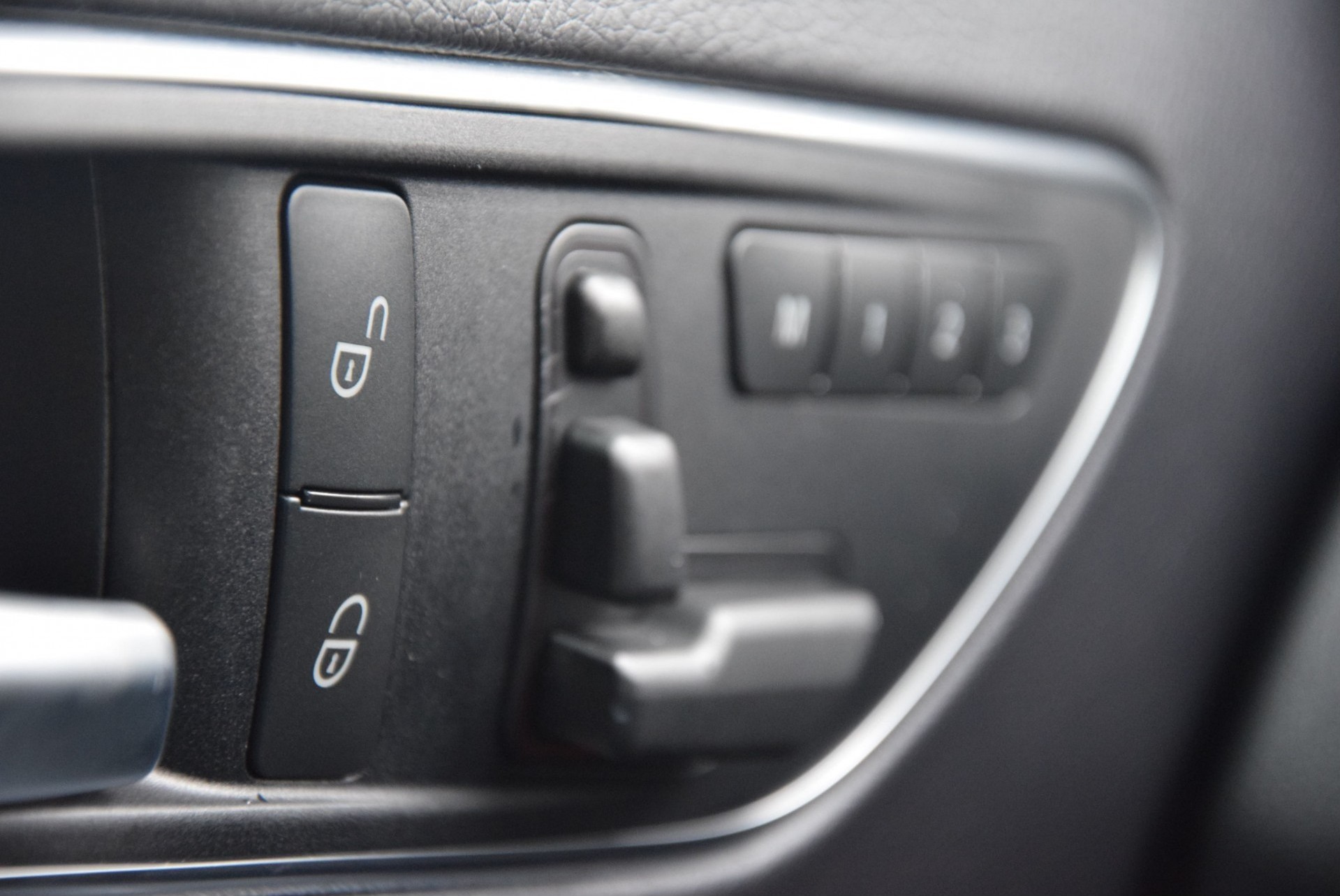 Mercedes-Benz GLA-Klasse 220 Cdi 4-Matic AMG Night Exclusive Panorama/Camera/Mem/ILS Aut7 Foto 10