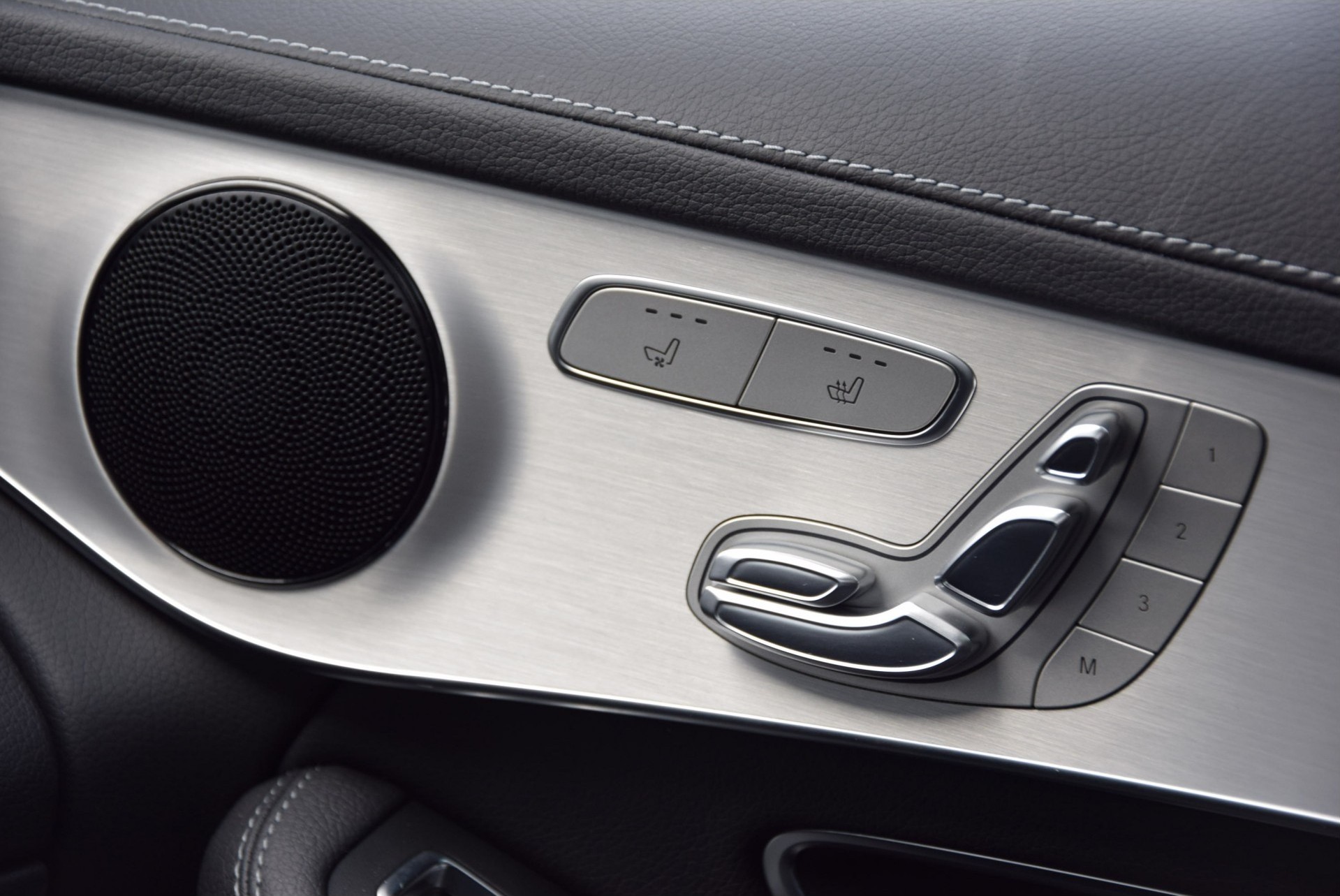 Mercedes-Benz GLC-Klasse 250 D 4MATIC 4M AMG Nightpakket Luchtvering/Distronic/Com/Panorama/Standkachel Aut9 Foto 17