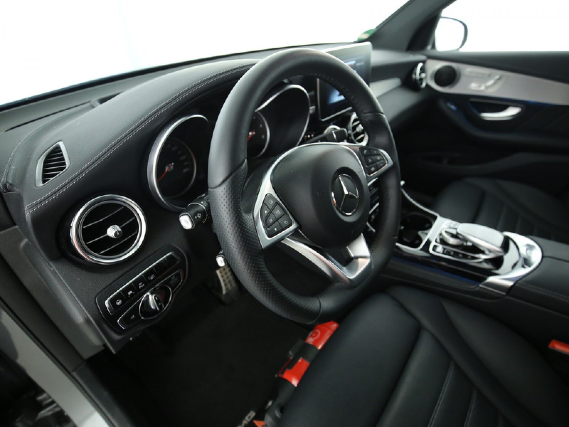 Mercedes-Benz GLC-Klasse 250 D 4MATIC 4M AMG Nightpakket Luchtvering/Distronic/Com/Panorama/Standkachel Aut9 Foto 4