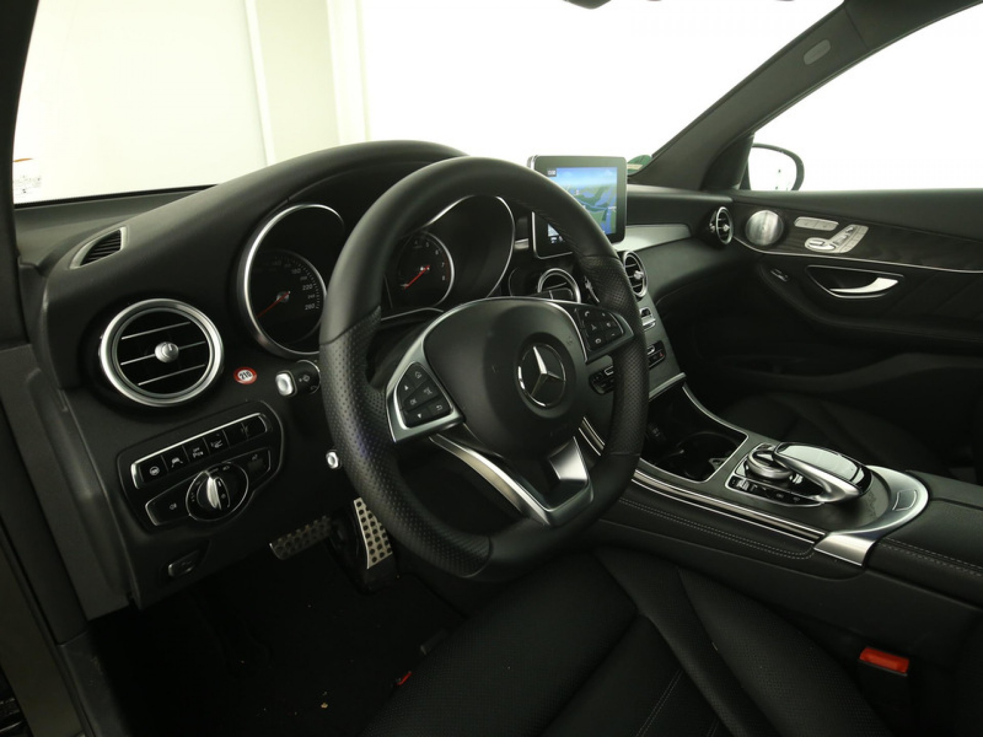 Mercedes-Benz GLC-Klasse 250 4M AMG Distronic/Com/ILS/HUD/Mem/Burmester/Keyless Aut9 Foto 4