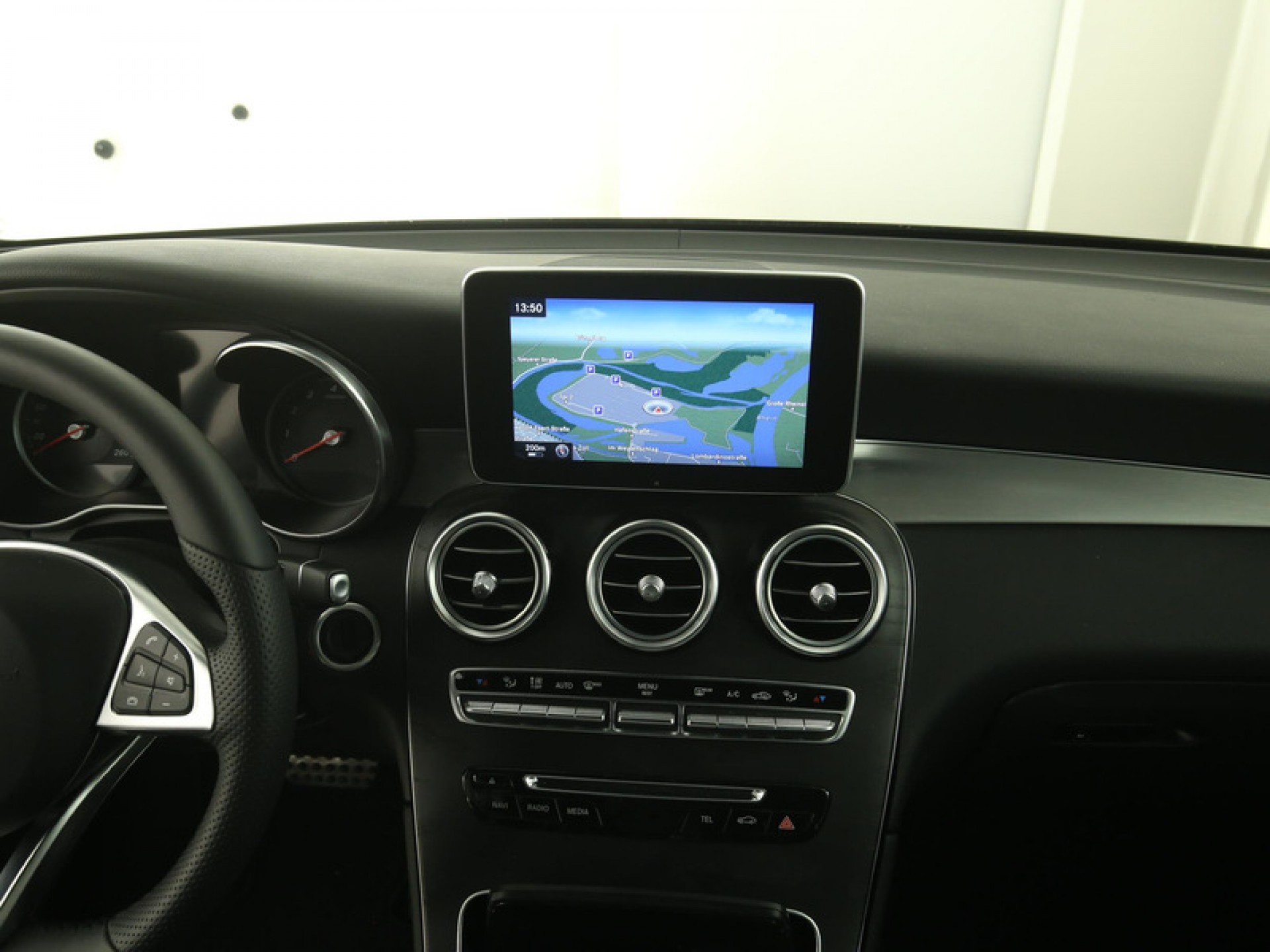 Mercedes-Benz GLC-Klasse 250 4M AMG Distronic/Com/ILS/HUD/Mem/Burmester/Keyless Aut9 Foto 5