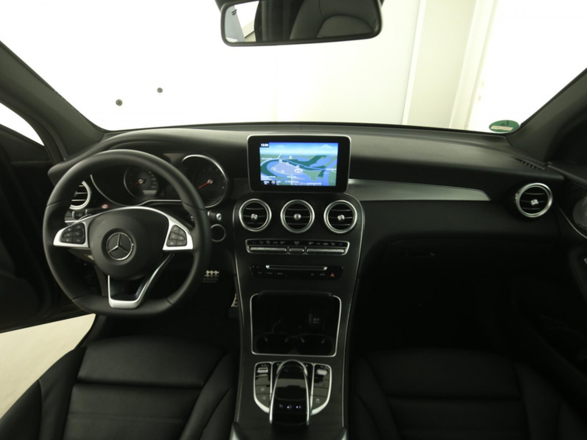 Mercedes-Benz GLC-Klasse 250 4M AMG Distronic/Com/ILS/HUD/Mem/Burmester/Keyless Aut9 Foto 6
