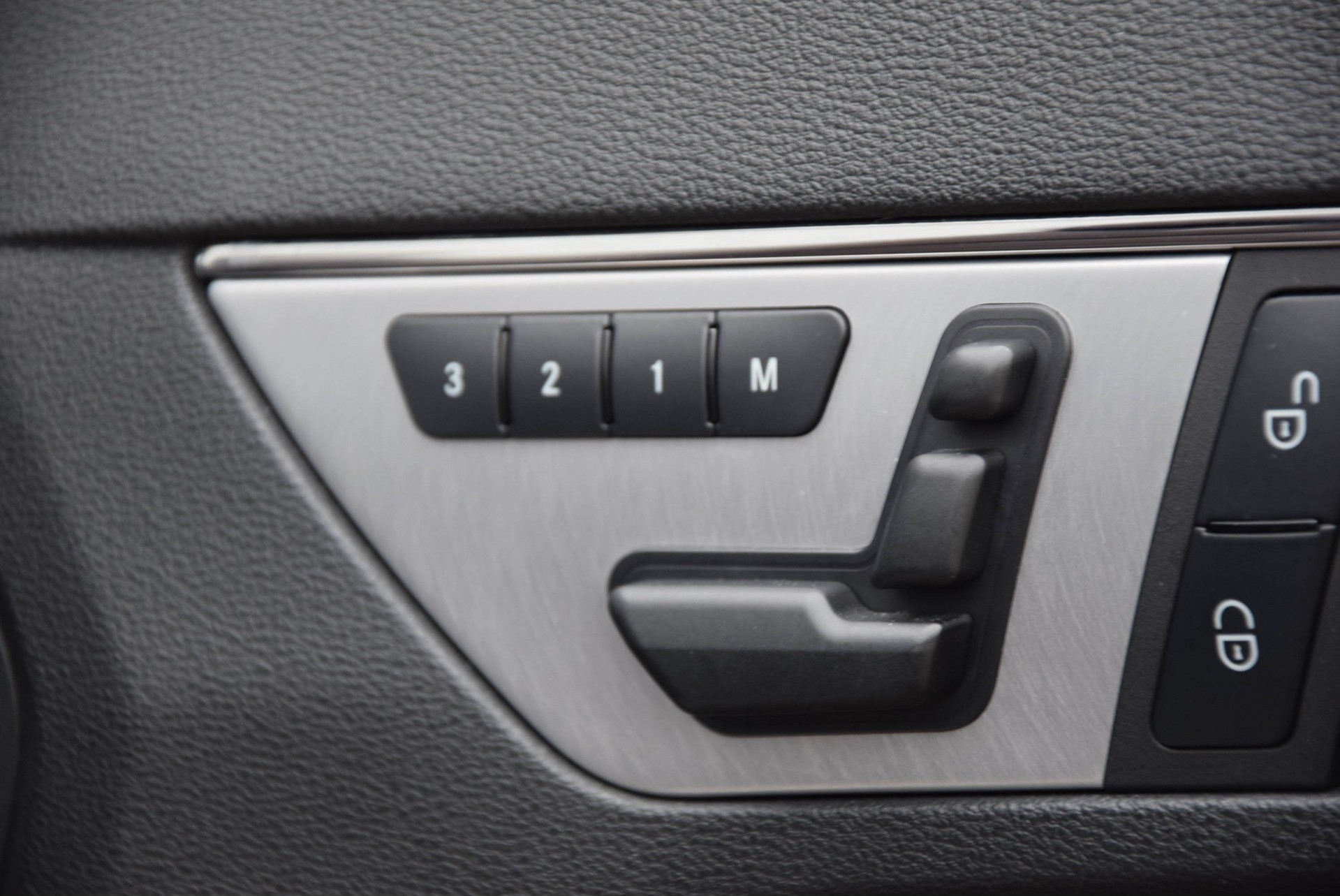 Mercedes-Benz E-Klasse Cabrio 350 CGI AMG Designo/Mem/Harman-Kardon/Com Aut7 Foto 13