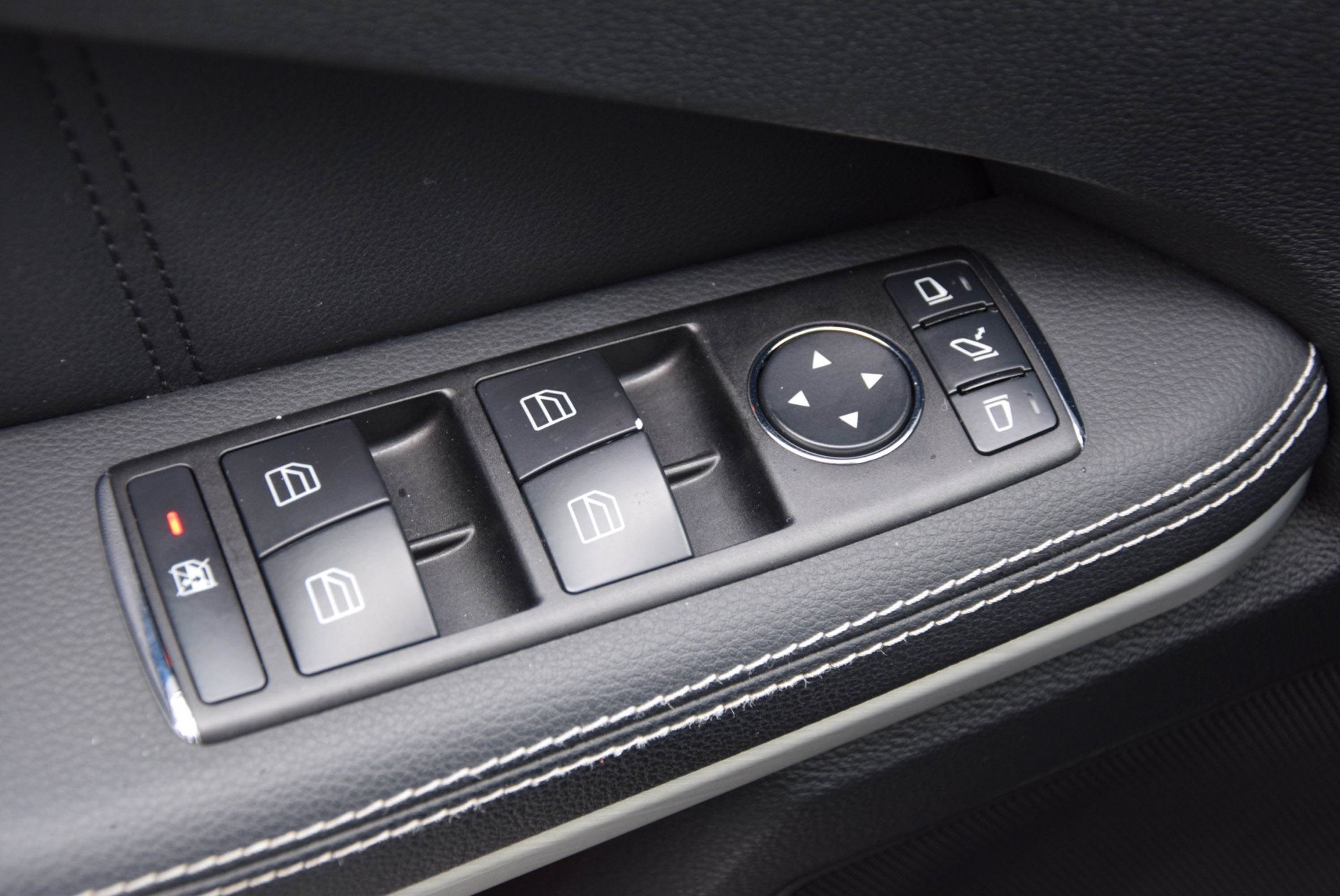 Mercedes-Benz E-Klasse 350 Cdi AMG Distronic/Dak/ILS/Harman-Kardon Aut7 Foto 8