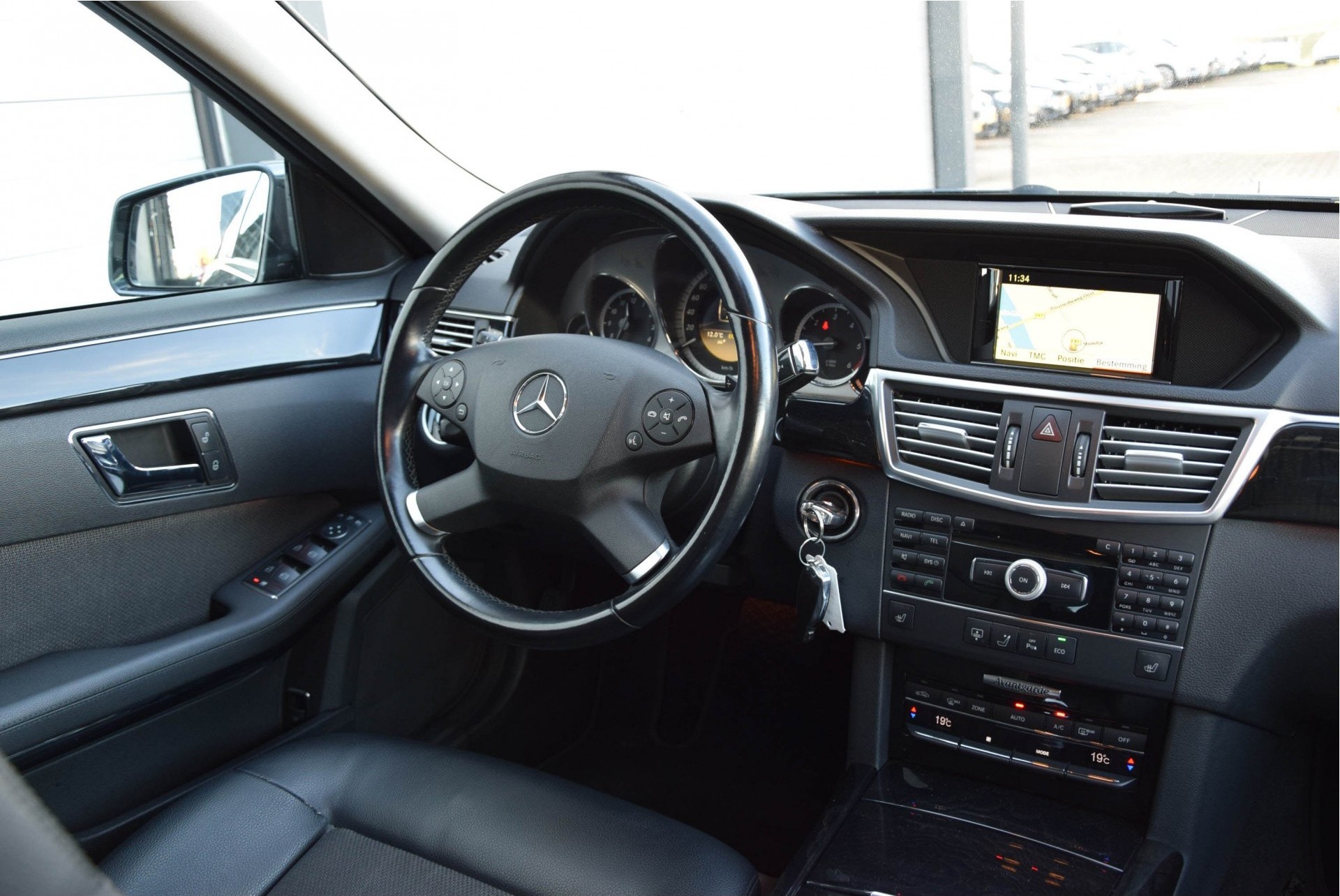 Mercedes-Benz E-Klasse 220 Cdi Avantgarde Schuifdak/Aut trekhk/ILS Aut7 Foto 6