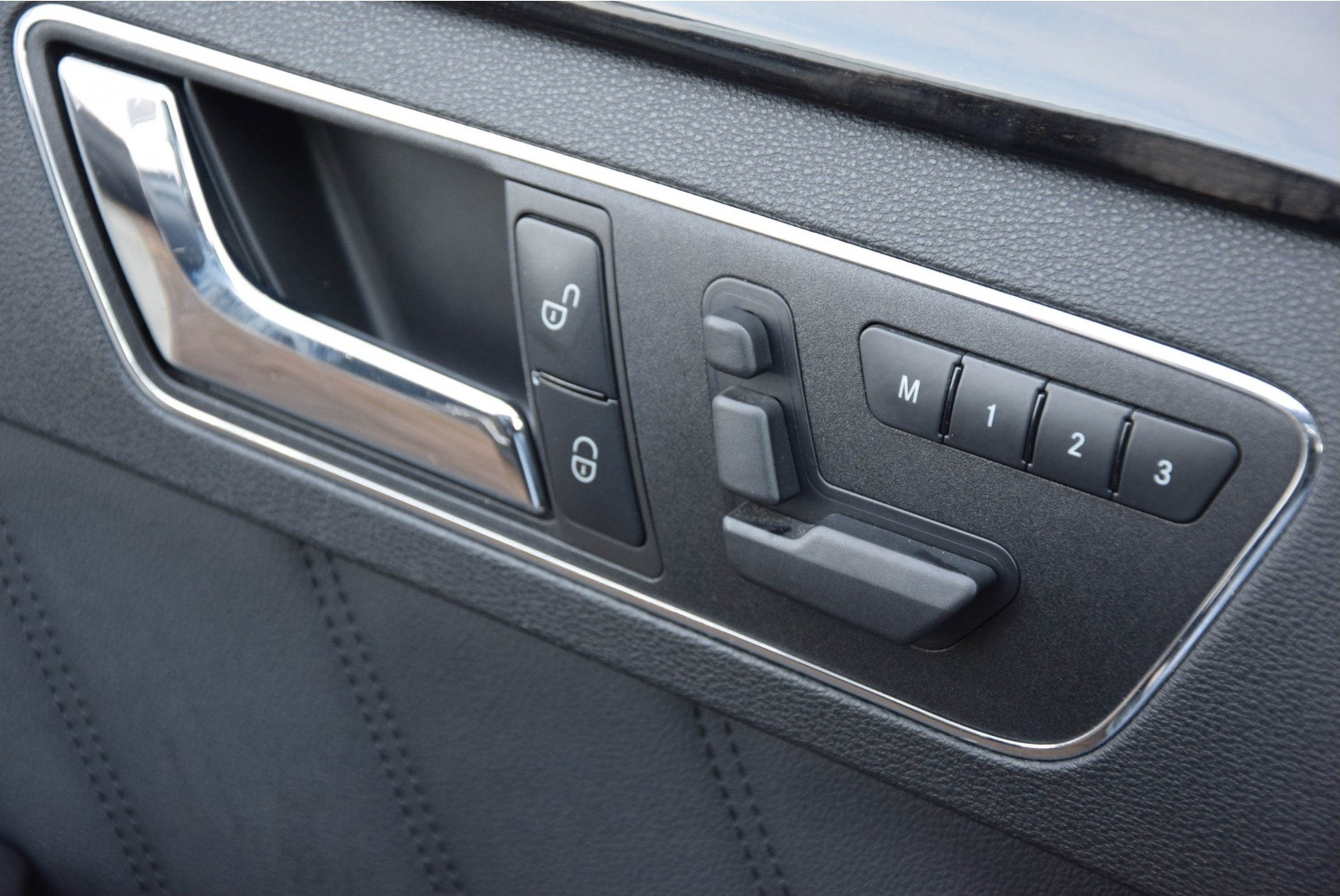 Mercedes-Benz E-Klasse 350 CGI AMG Nachtzicht/Com/Dak/Sound/Mem/ILS Aut7 Foto 10