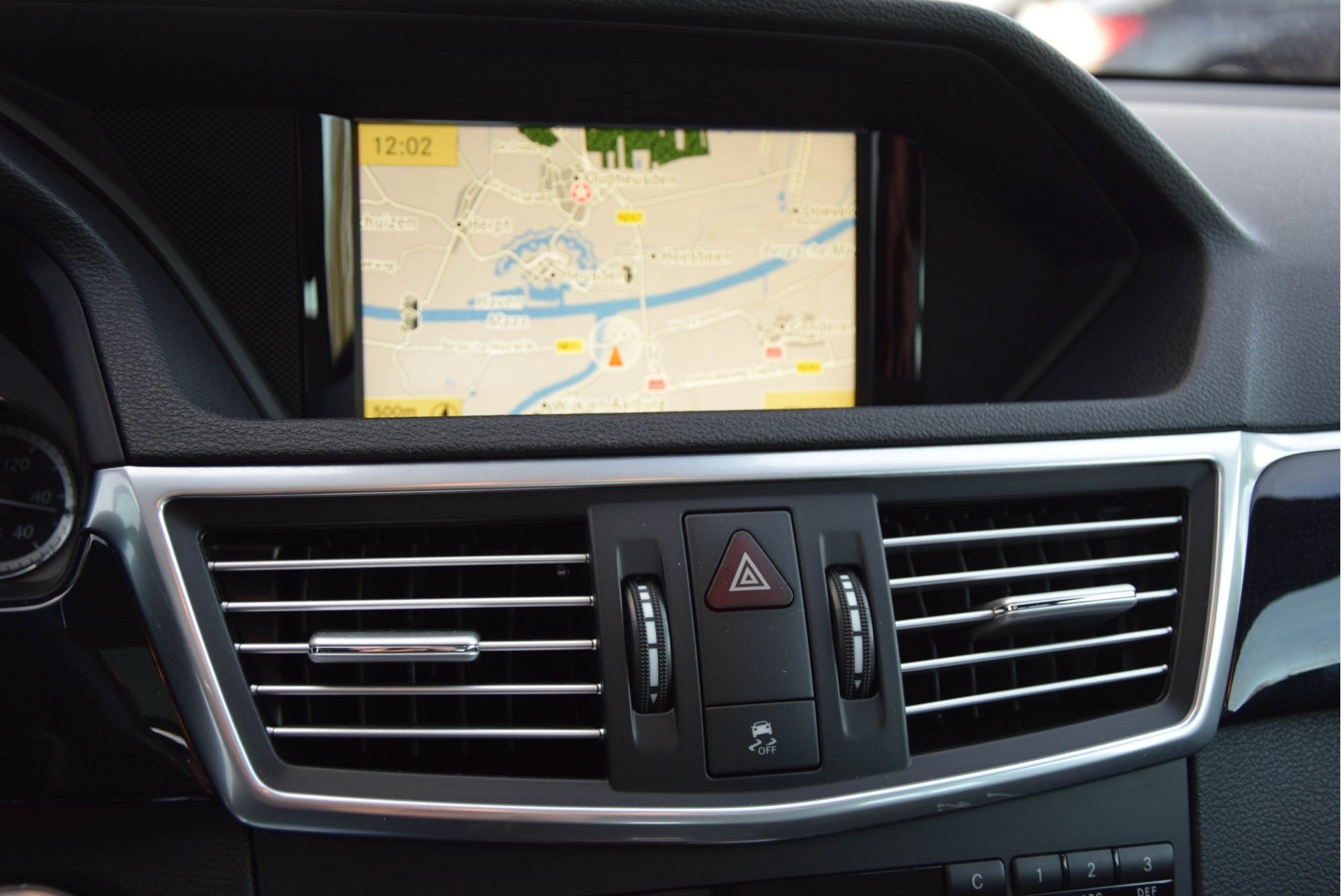 Mercedes-Benz E-Klasse 350 CGI AMG Nachtzicht/Com/Dak/Sound/Mem/ILS Aut7 Foto 12