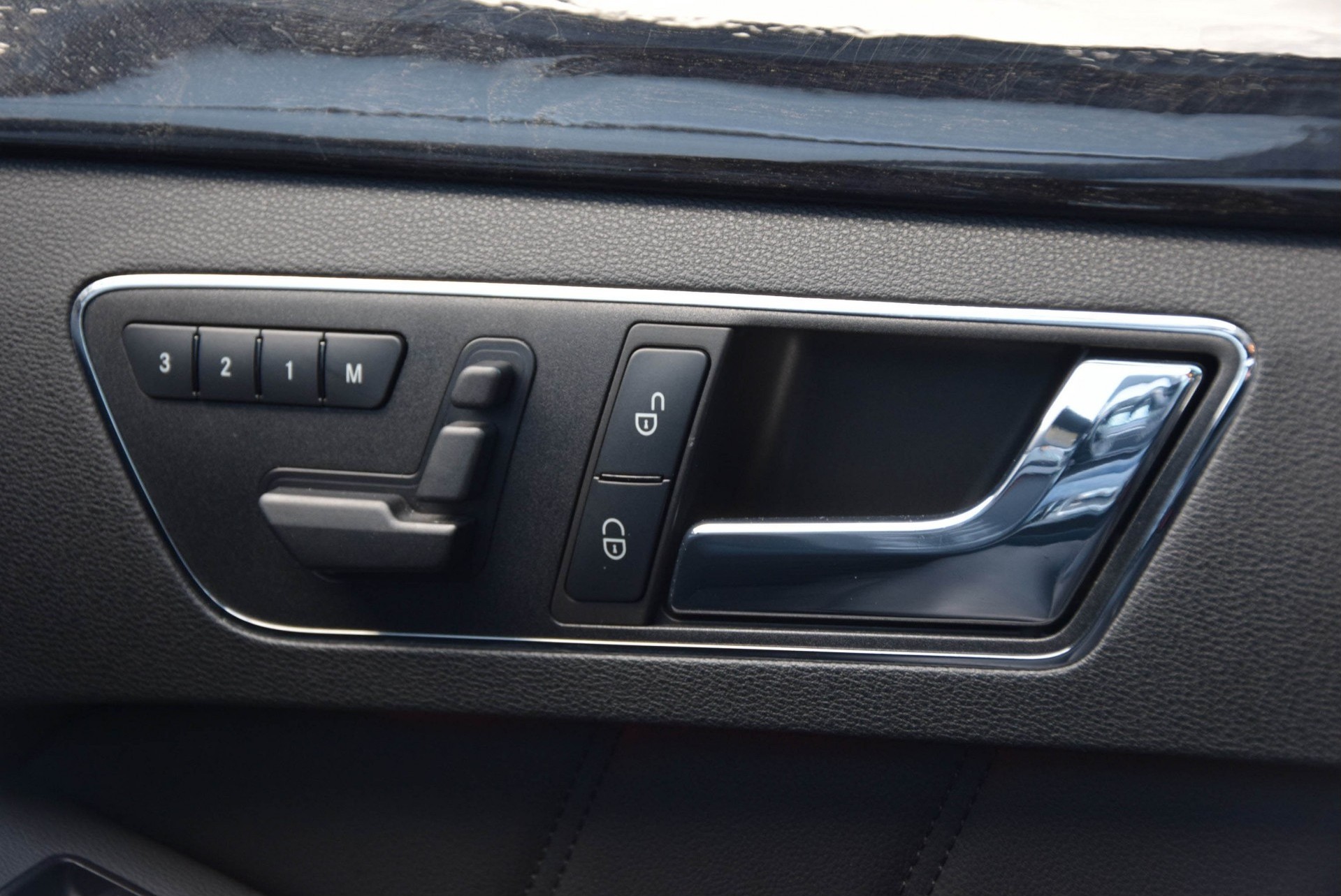 Mercedes-Benz E-Klasse 350 CGI AMG Nachtzicht/Com/Dak/Sound/Mem/ILS Aut7 Foto 13