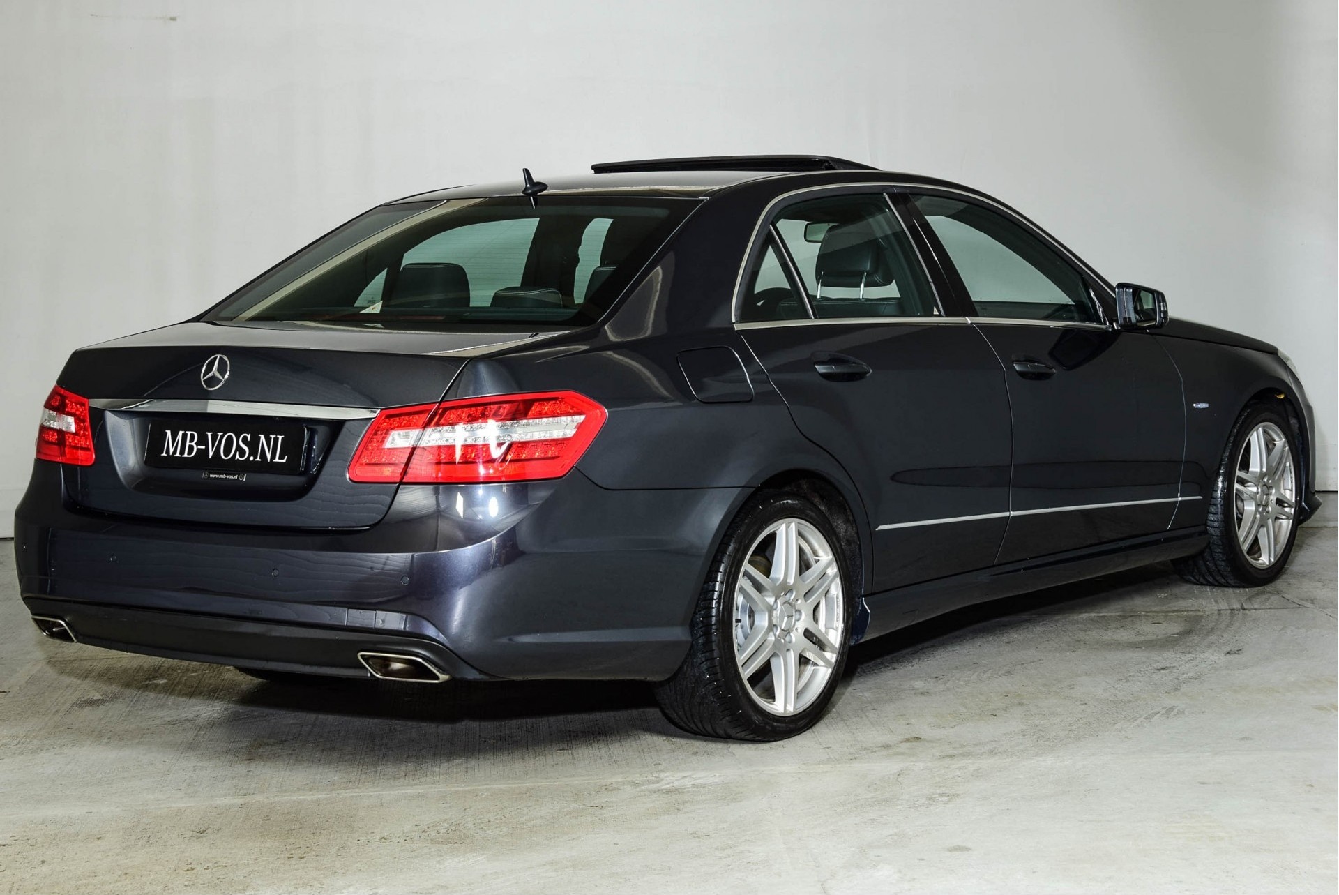 Mercedes-Benz E-Klasse 350 CGI AMG Nachtzicht/Com/Dak/Sound/Mem/ILS Aut7 Foto 2