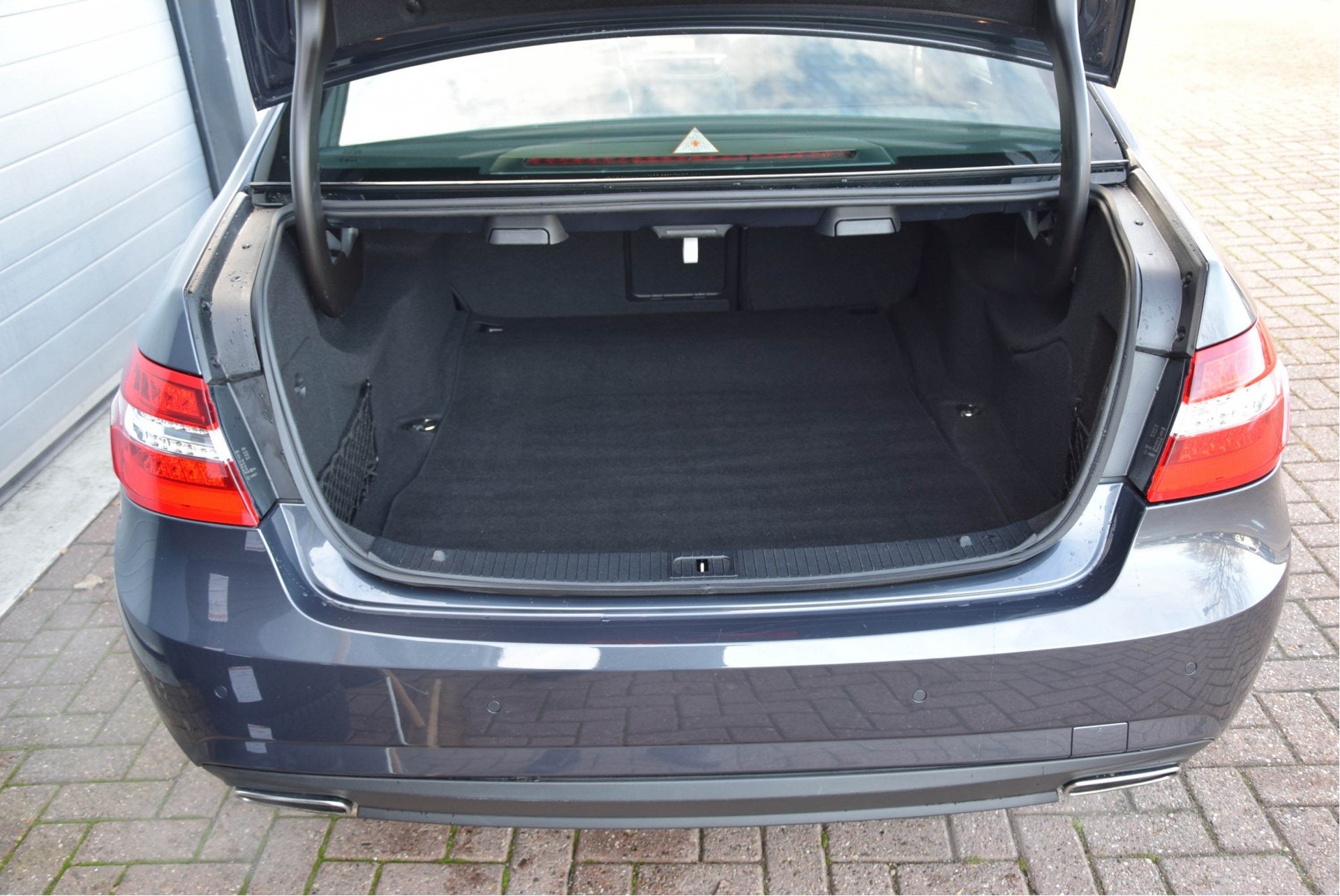 Mercedes-Benz E-Klasse 350 CGI AMG Nachtzicht/Com/Dak/Sound/Mem/ILS Aut7 Foto 24