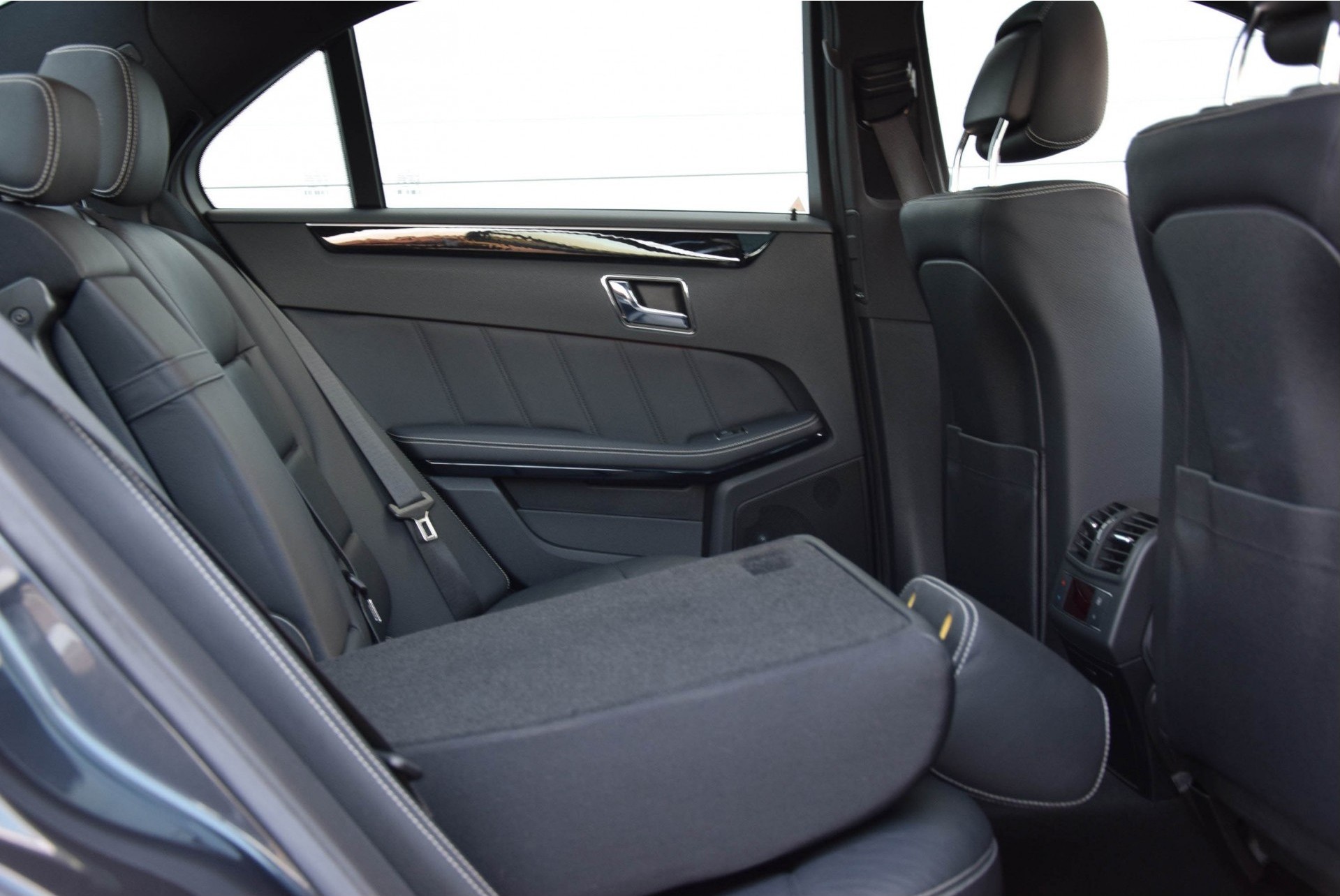 Mercedes-Benz E-Klasse 350 CGI AMG Nachtzicht/Com/Dak/Sound/Mem/ILS Aut7 Foto 5