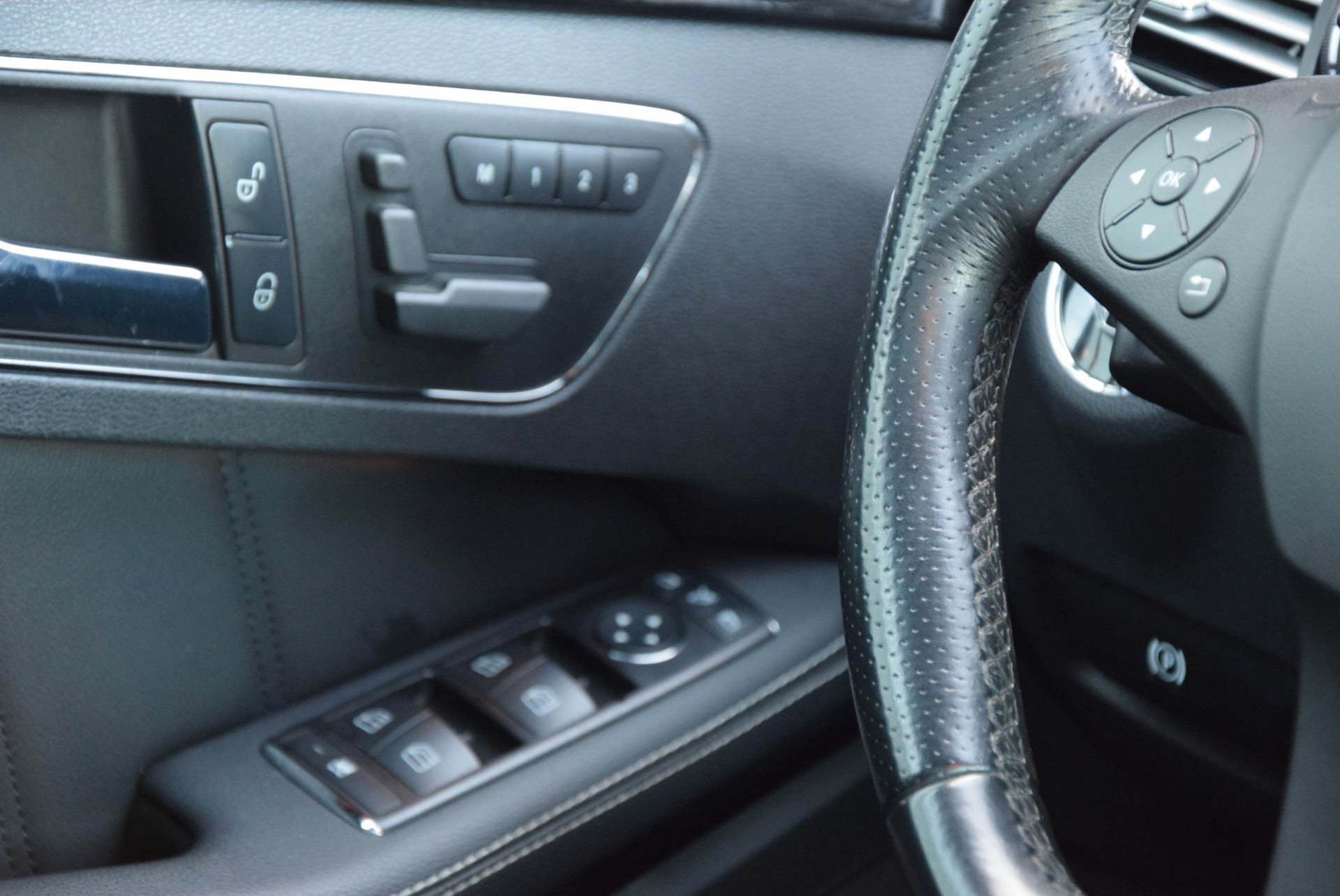 Mercedes-Benz E-Klasse 350 CGI AMG Nachtzicht/Com/Dak/Sound/Mem/ILS Aut7 Foto 8