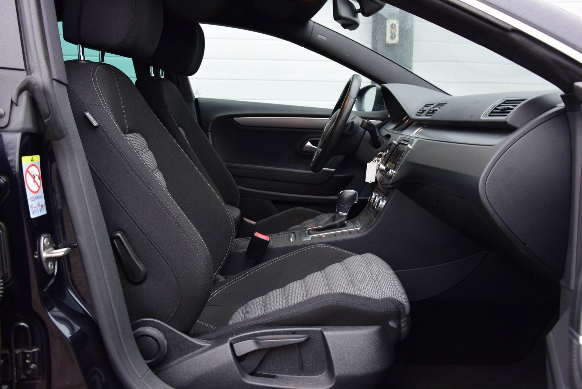 Volkswagen CC 1.8 TSI Xenon/Camera/Groot Navi/19" Aut7 Foto 3