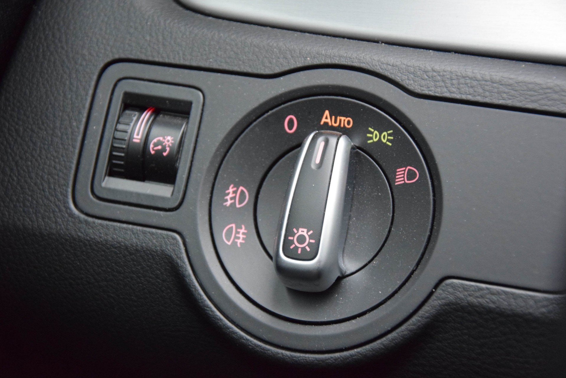 Volkswagen CC 1.8 TSI Xenon/Camera/Groot Navi/19" Aut7 Foto 8