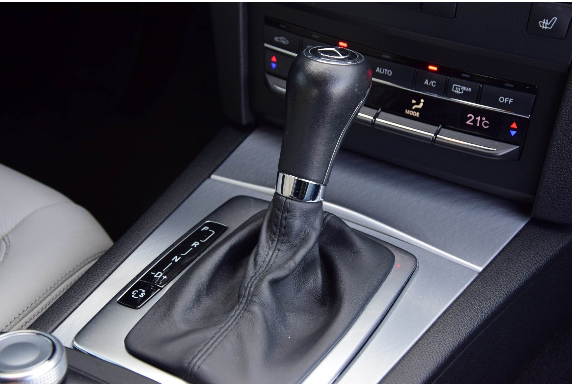Mercedes-Benz E-Klasse Coupé 250 CGI Navi/Leder/Pts/17" Aut5 Foto 11
