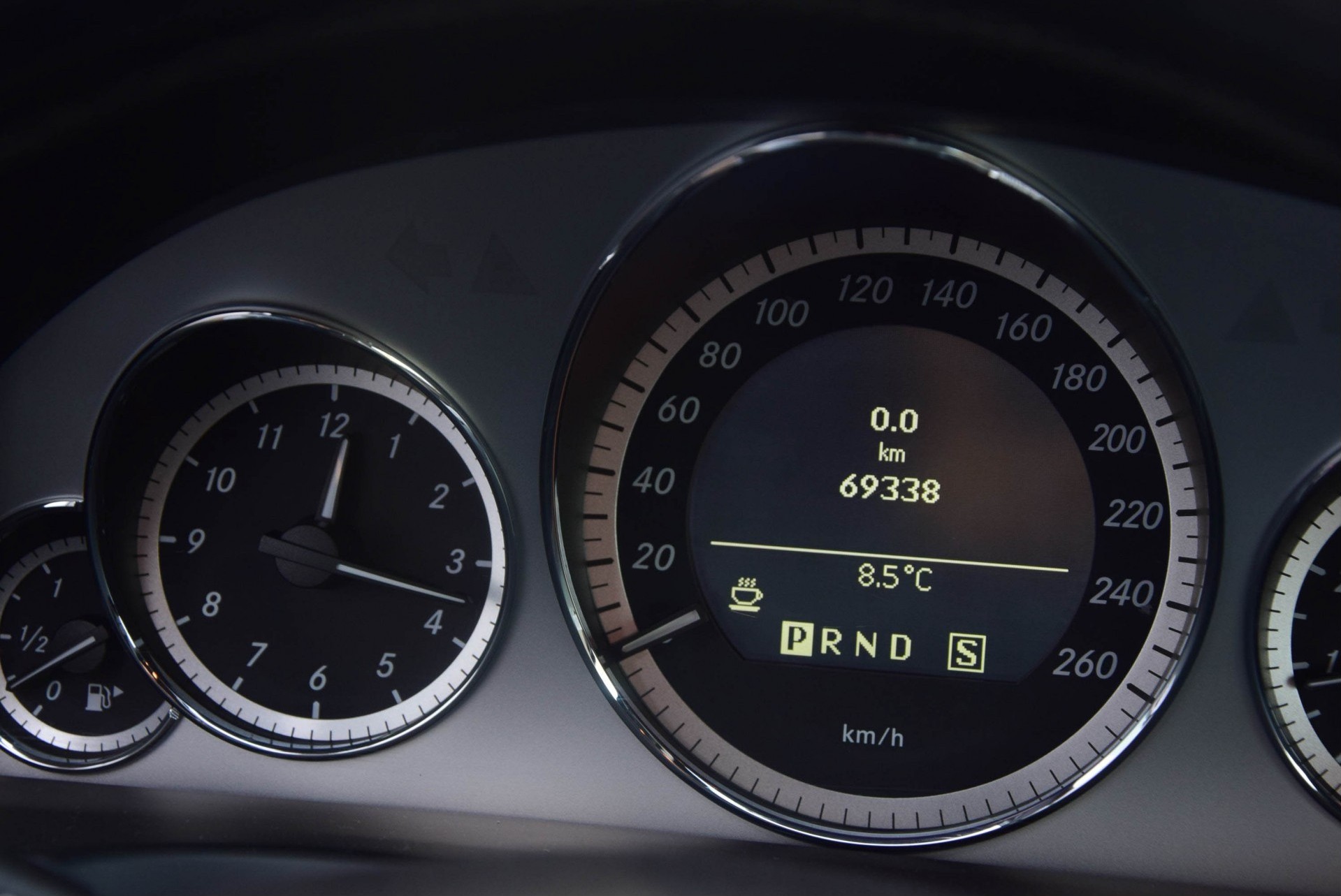 Mercedes-Benz E-Klasse Coupé 250 CGI Navi/Leder/Pts/17" Aut5 Foto 6