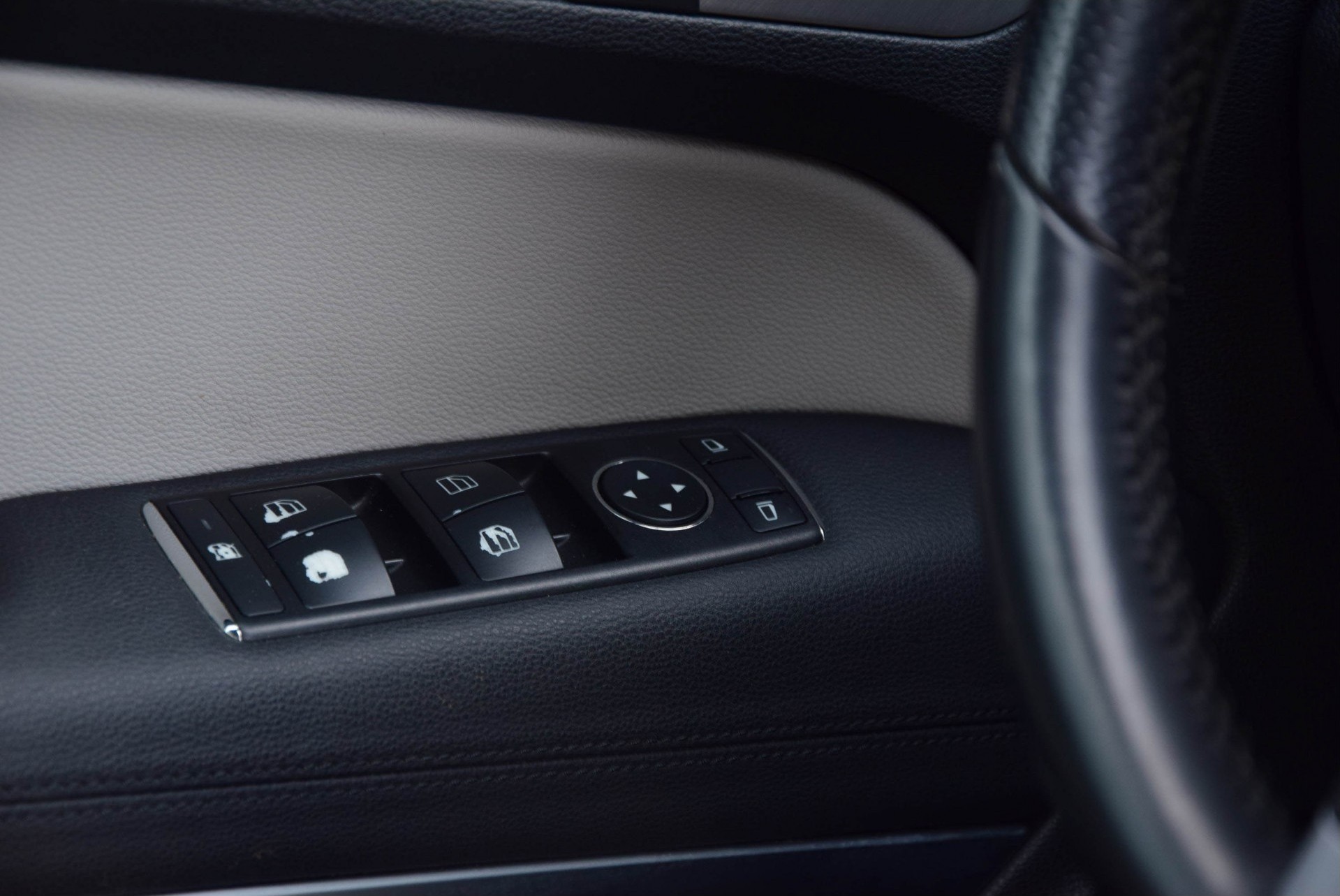 Mercedes-Benz E-Klasse Coupé 250 CGI Navi/Leder/Pts/17" Aut5 Foto 7