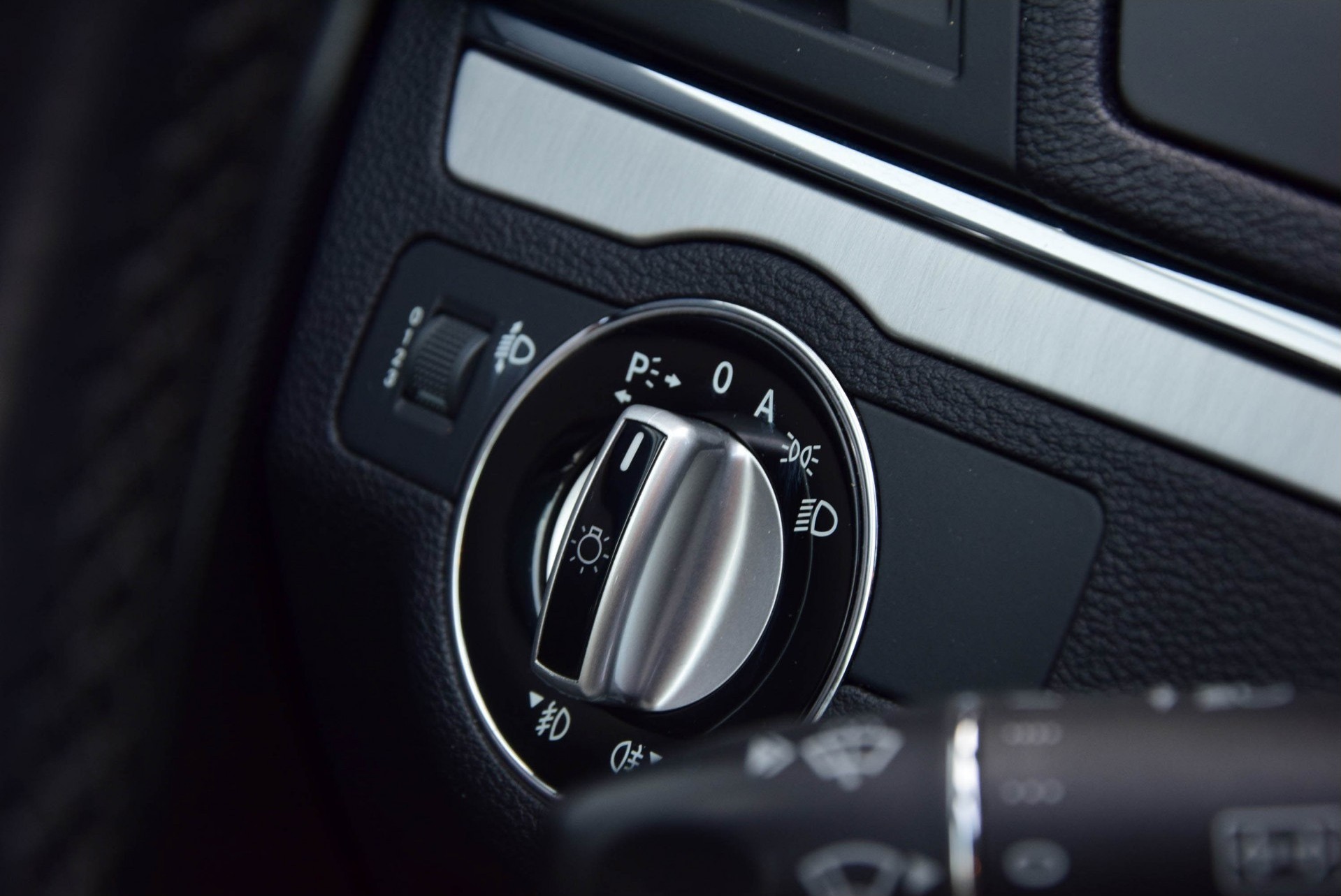 Mercedes-Benz E-Klasse Coupé 250 CGI Navi/Leder/Pts/17" Aut5 Foto 9