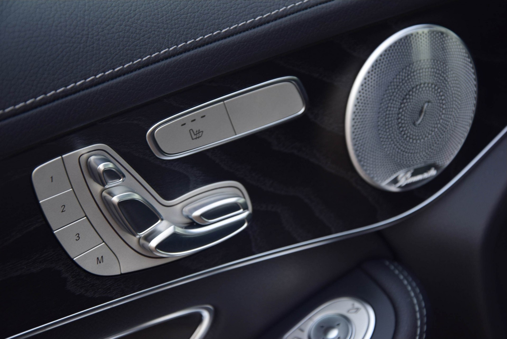 Mercedes-Benz GLC-Klasse 250d 4-Matic AMG Panorama/Distronic/Burmester/HUD/Keyless/ILS Aut9 Foto 12