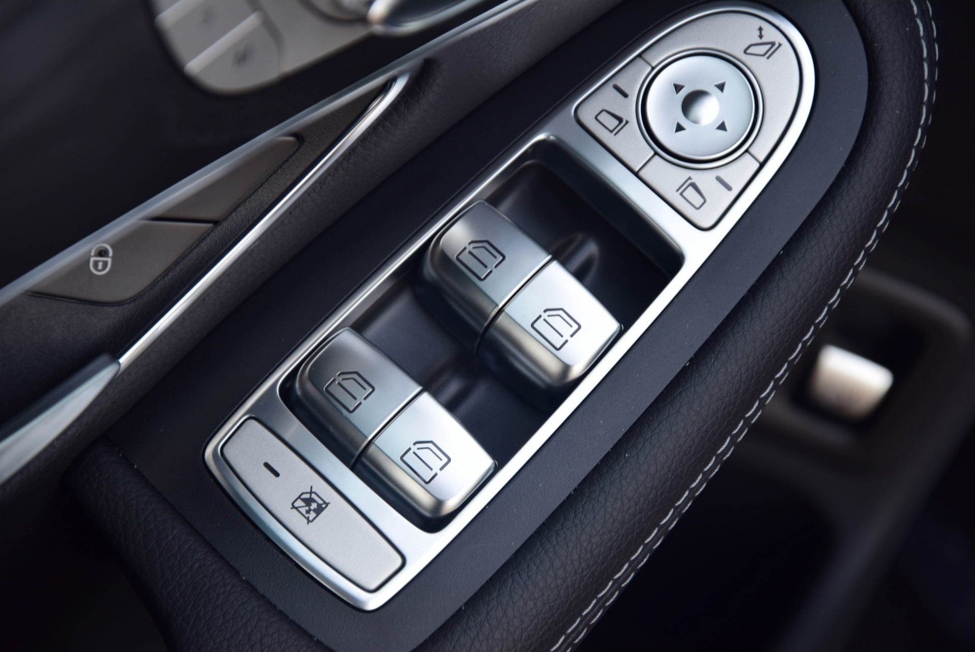 Mercedes-Benz GLC-Klasse 250d 4-Matic AMG Panorama/Distronic/Burmester/HUD/Keyless/ILS Aut9 Foto 13