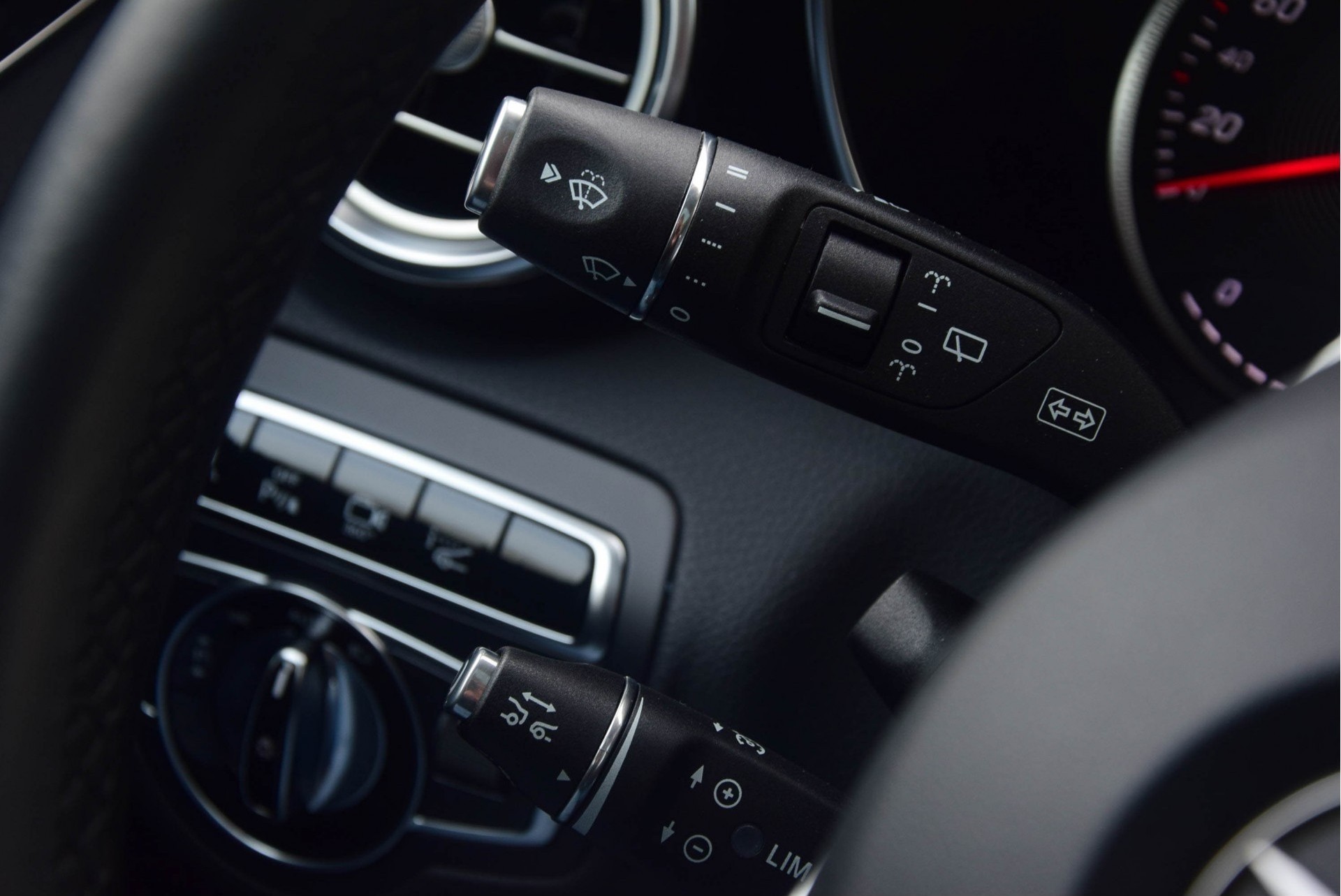 Mercedes-Benz GLC-Klasse 250d 4-Matic AMG Panorama/Distronic/Burmester/HUD/Keyless/ILS Aut9 Foto 16