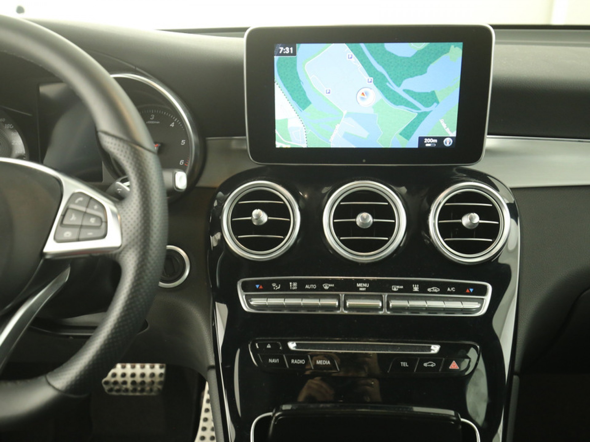 Mercedes-Benz GLC-Klasse 250d 4-MATIC AMG Distronic/Luchtvering/Panorama/ILS/Standkachel Aut9 Foto 5