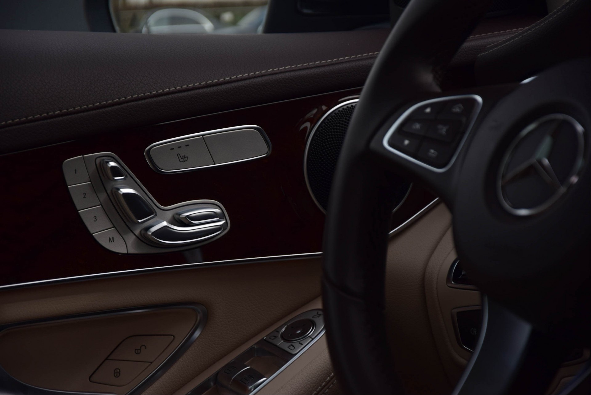 Mercedes-Benz GLC-Klasse 250 4-MATIC AMG Exclusive/Panorama/Standkachel/HUD/ILS/Wegkl-Trkhk Aut9 Foto 11