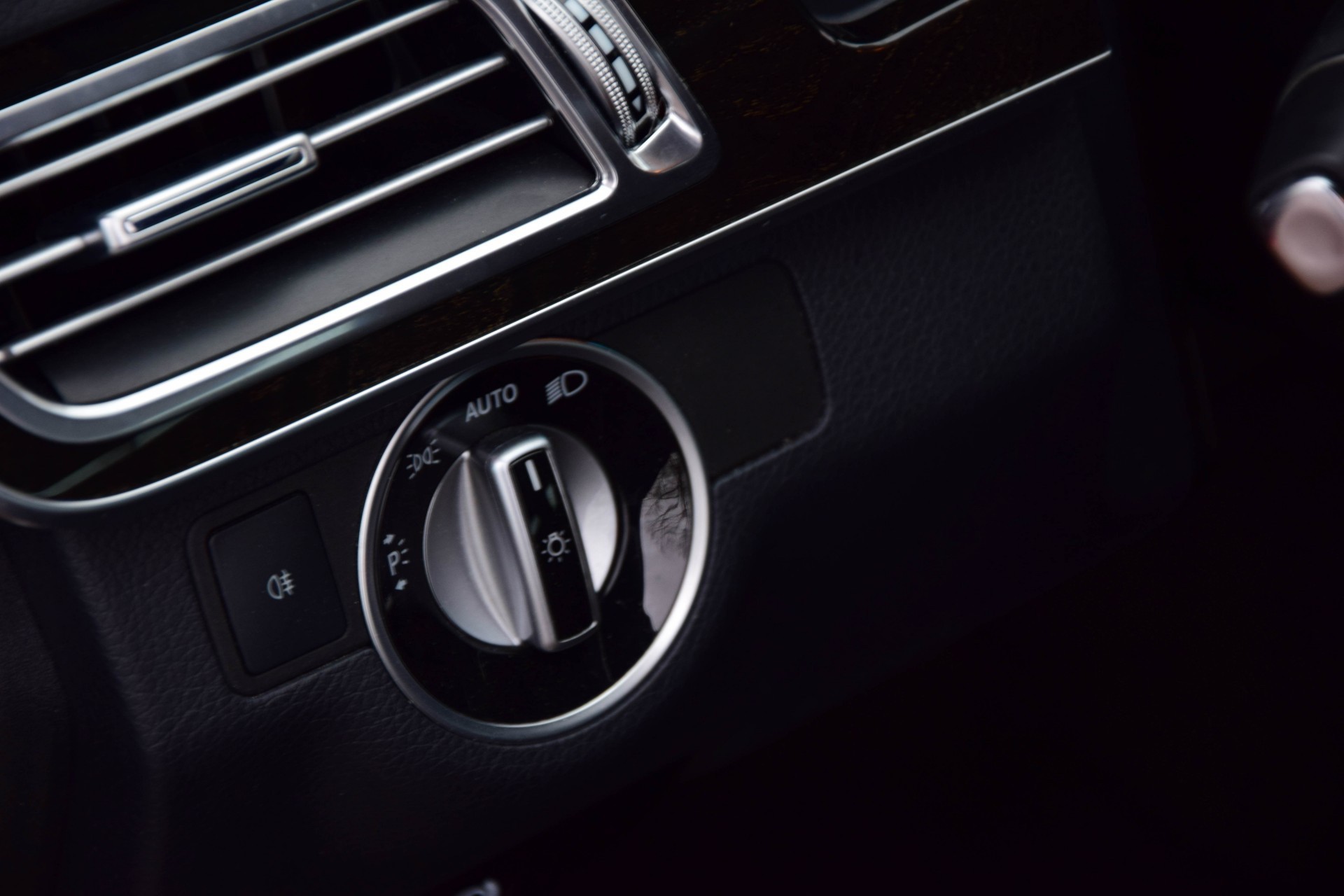 Mercedes-Benz E-Klasse 200 Avantgarde Comand/Harman-Kardon/ILS Aut7 Foto 12