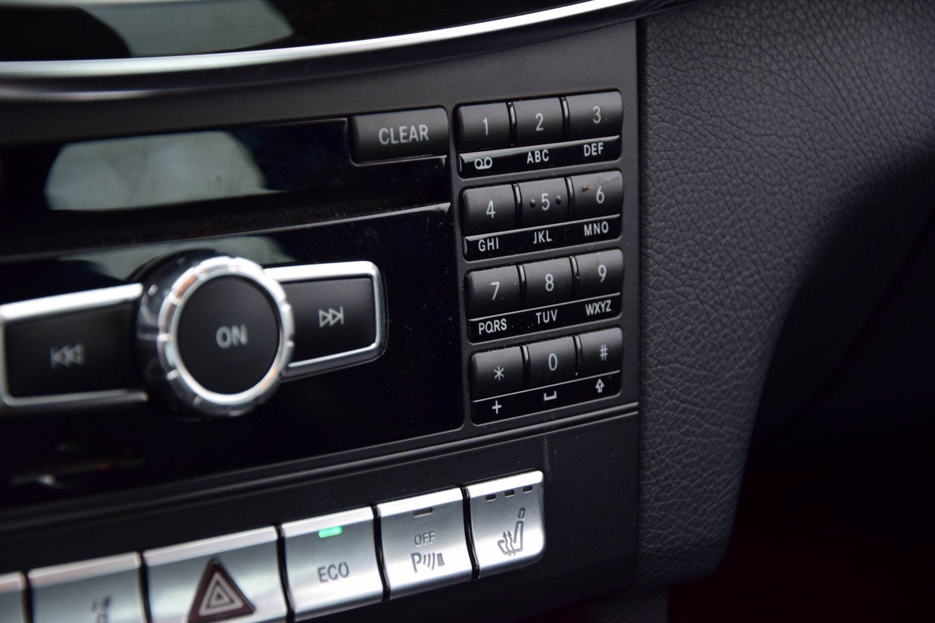 Mercedes-Benz E-Klasse 200 Avantgarde Comand/Harman-Kardon/ILS Aut7 Foto 15