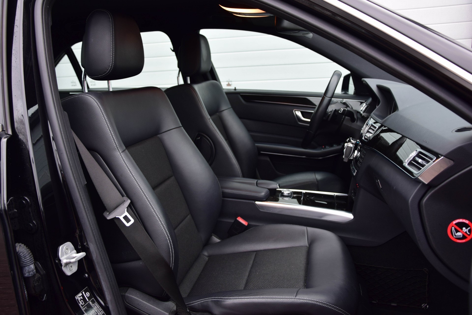 Mercedes-Benz E-Klasse 200 Avantgarde Comand/Harman-Kardon/ILS Aut7 Foto 3