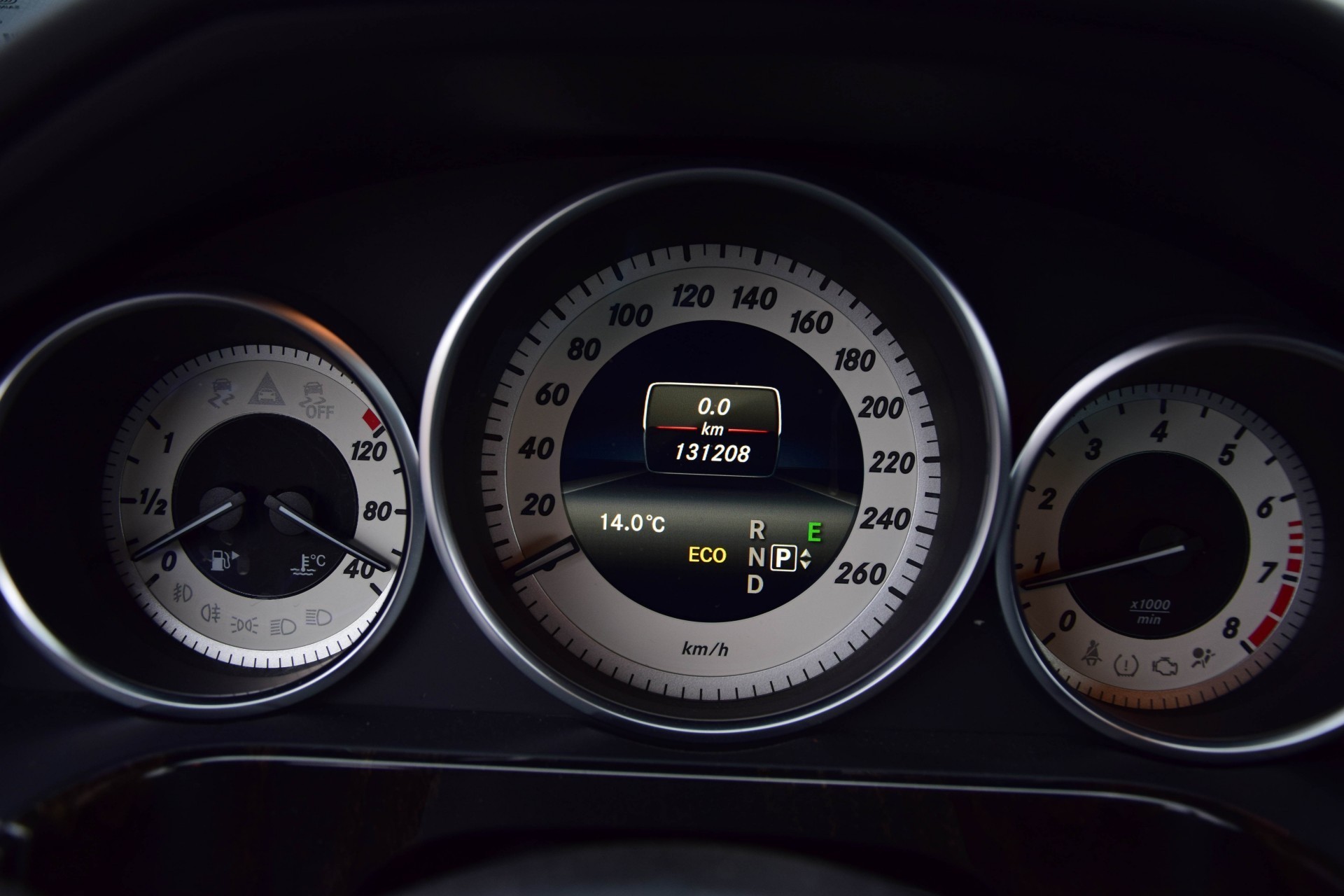 Mercedes-Benz E-Klasse 200 Avantgarde Comand/Harman-Kardon/ILS Aut7 Foto 5