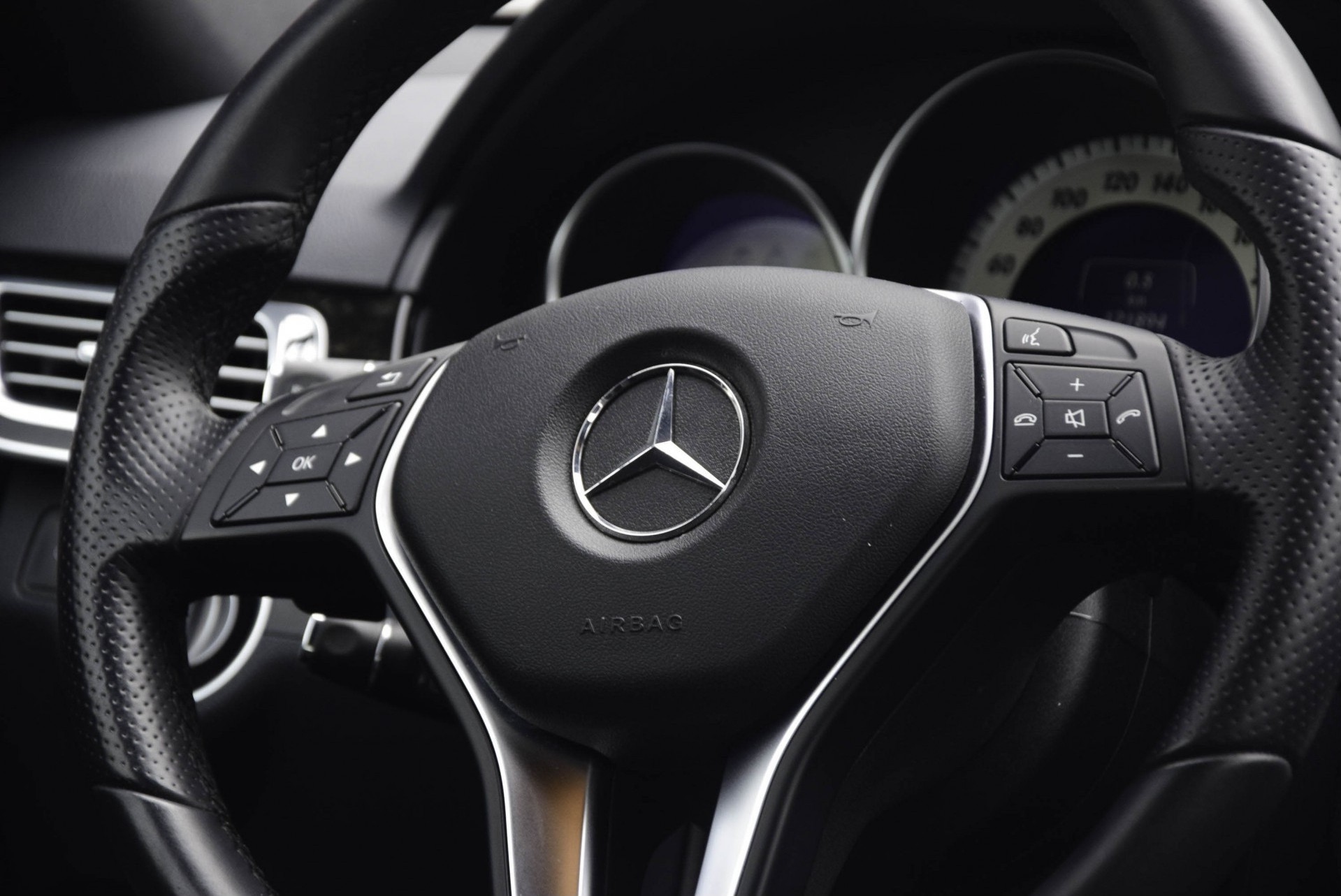 Mercedes-Benz E-Klasse 200 Avantgarde Comand/Harman-Kardon/ILS Aut7 Foto 6