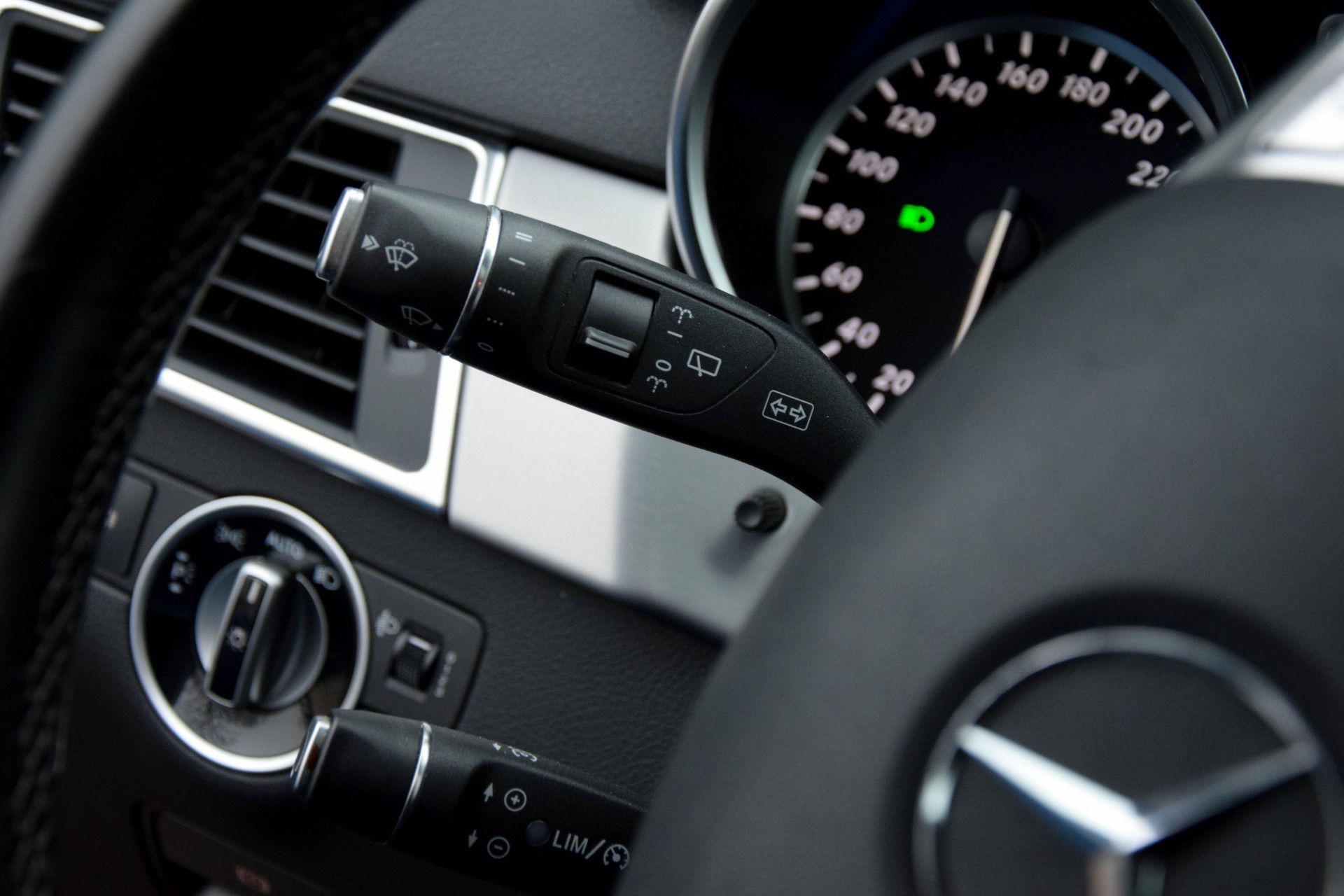 Mercedes-Benz M-Klasse 350 Bluetec 4-M AMG Panorama/Comand Aut7 Foto 9