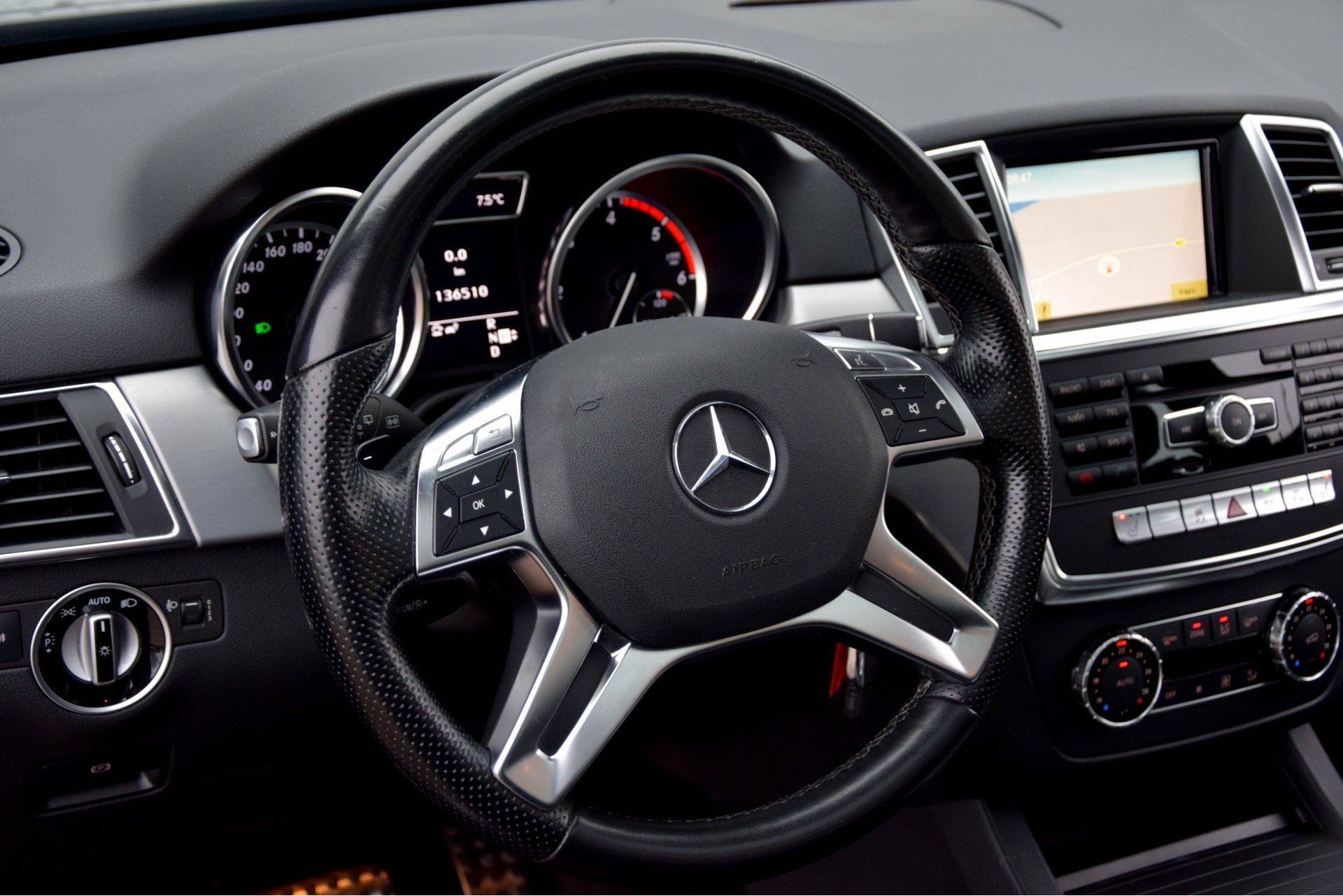 Mercedes-Benz M-Klasse 350 Bluetec VAN 4-M AMG Panorama/Comand Aut7 Foto 8