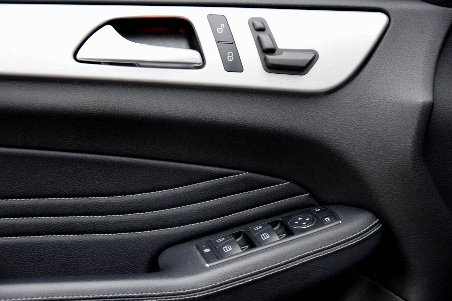 Mercedes-Benz M-Klasse 350 Bluetec VAN 4-M AMG Panorama/Comand Aut7 Foto 9