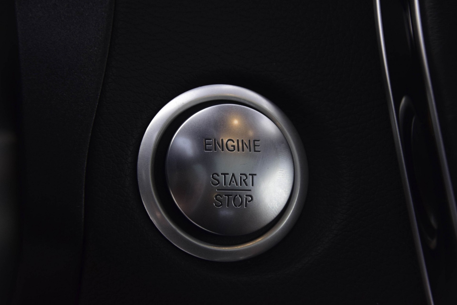 Mercedes-Benz C-Klasse Coupé 300 AMG Distronic/Panorama/TV/Burmester/Com Aut7 Foto 11