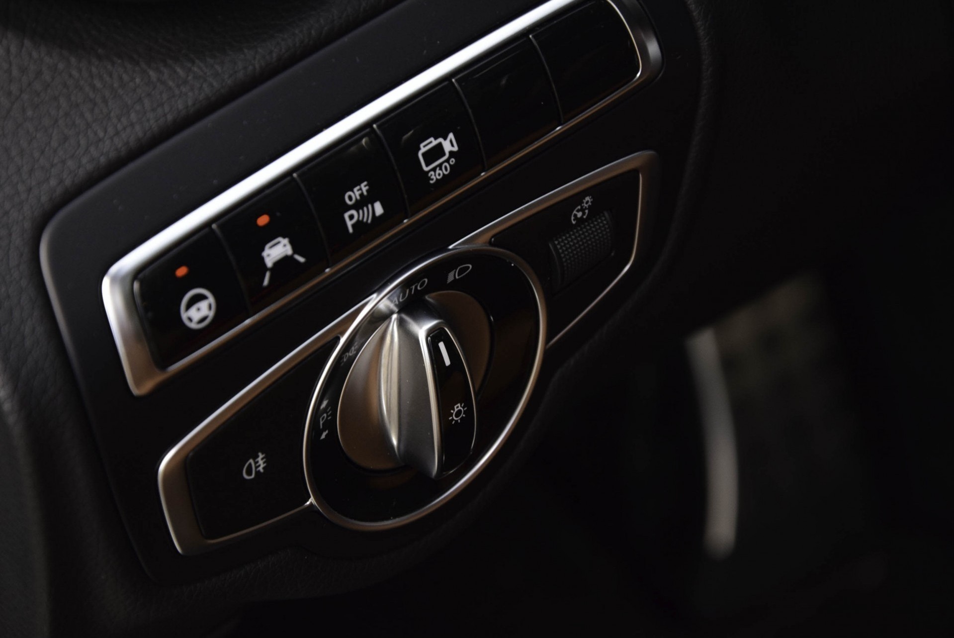 Mercedes-Benz C-Klasse Coupé 300 AMG Distronic/Panorama/TV/Burmester/Com Aut7 Foto 13