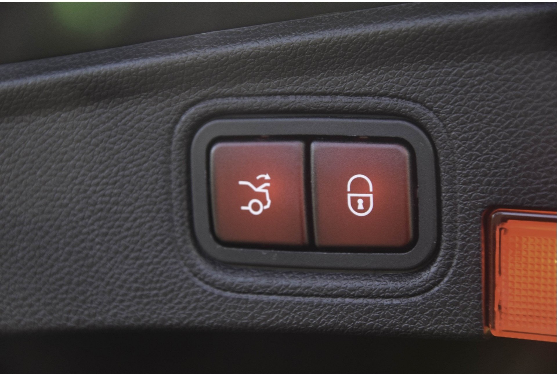 Mercedes-Benz C-Klasse Coupé 300 AMG Distronic/Panorama/TV/Burmester/Com Aut7 Foto 19