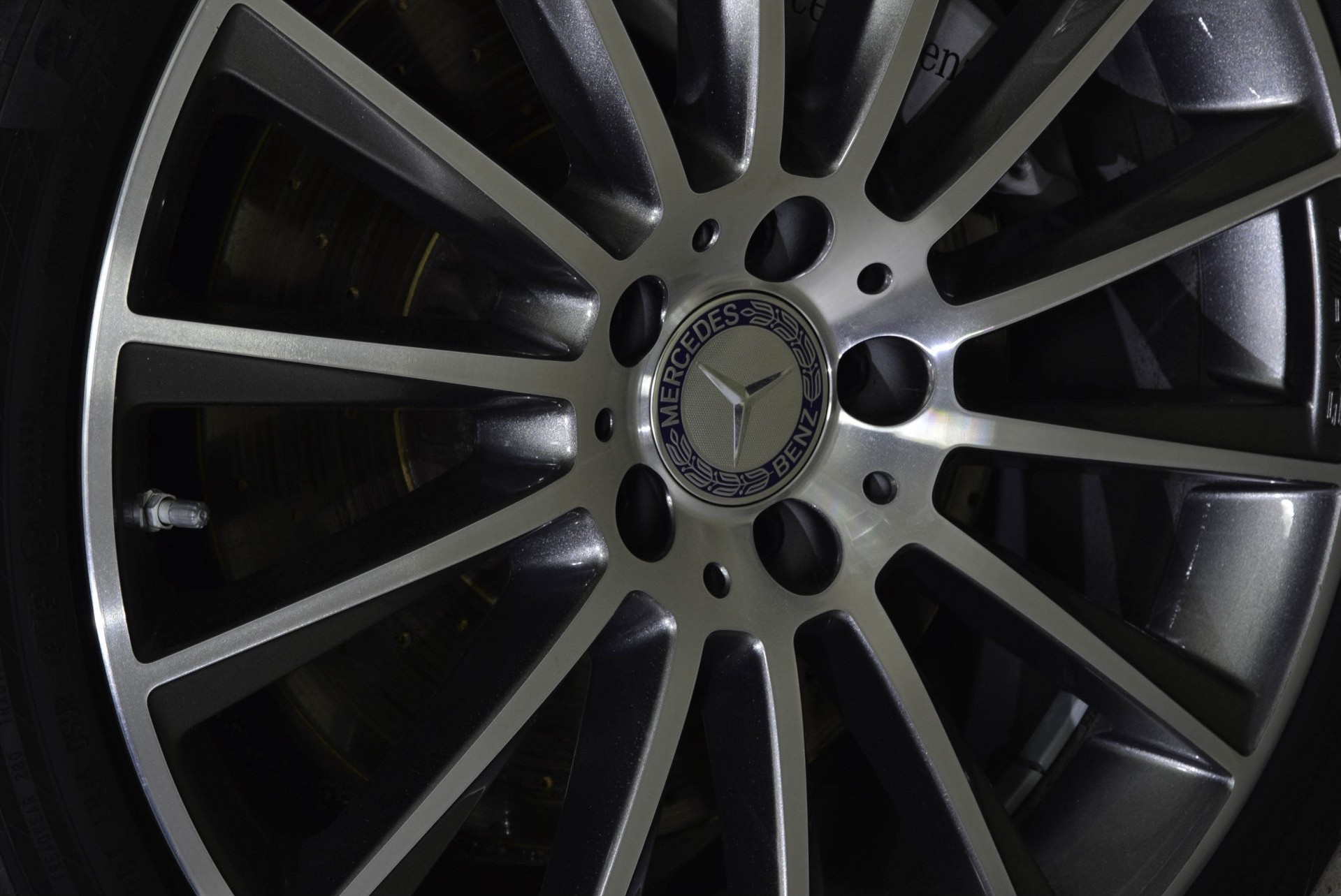 Mercedes-Benz C-Klasse Coupé 300 AMG Distronic/Panorama/TV/Burmester/Com Aut7 Foto 25