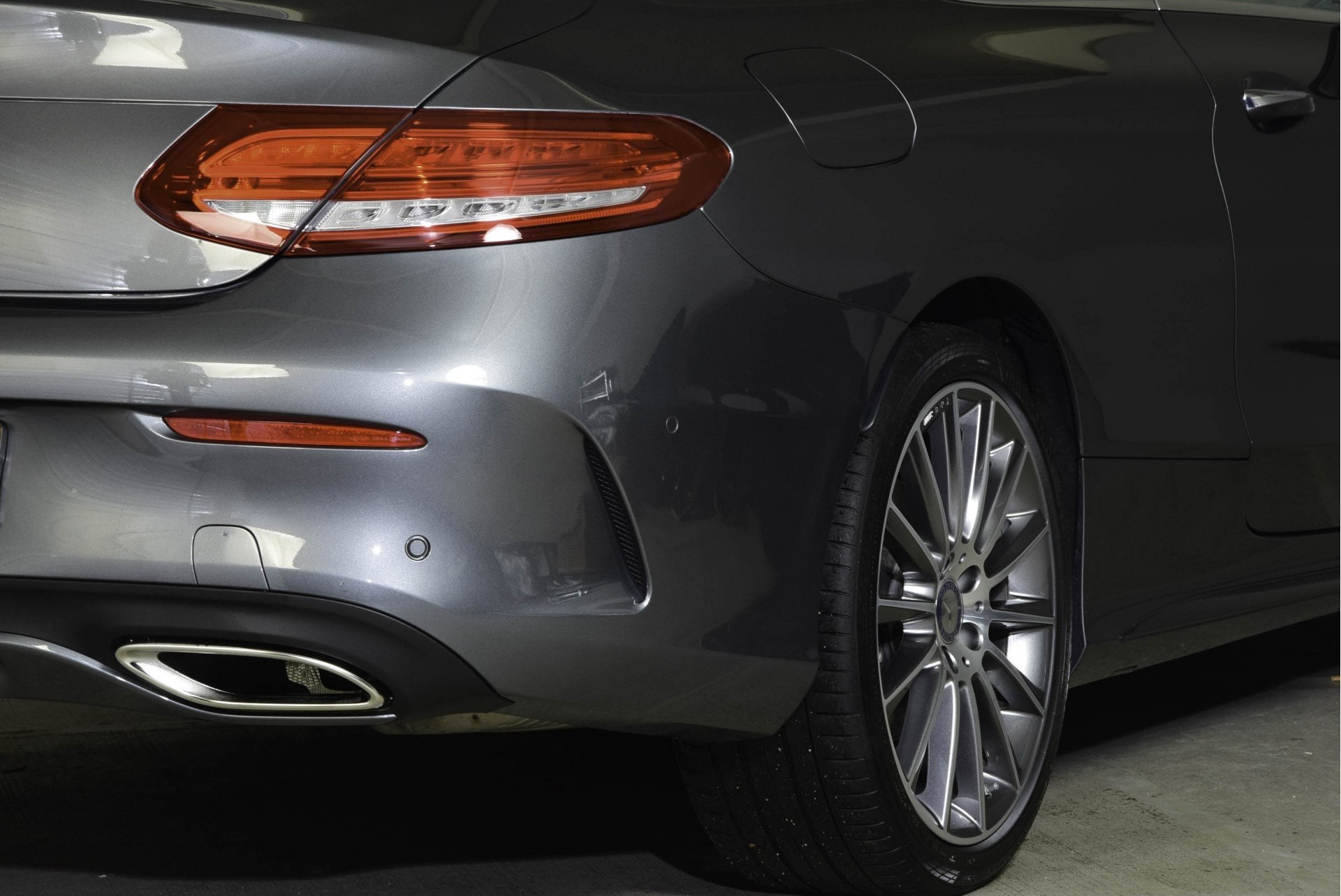 Mercedes-Benz C-Klasse Coupé 300 AMG Distronic/Panorama/TV/Burmester/Com Aut7 Foto 27