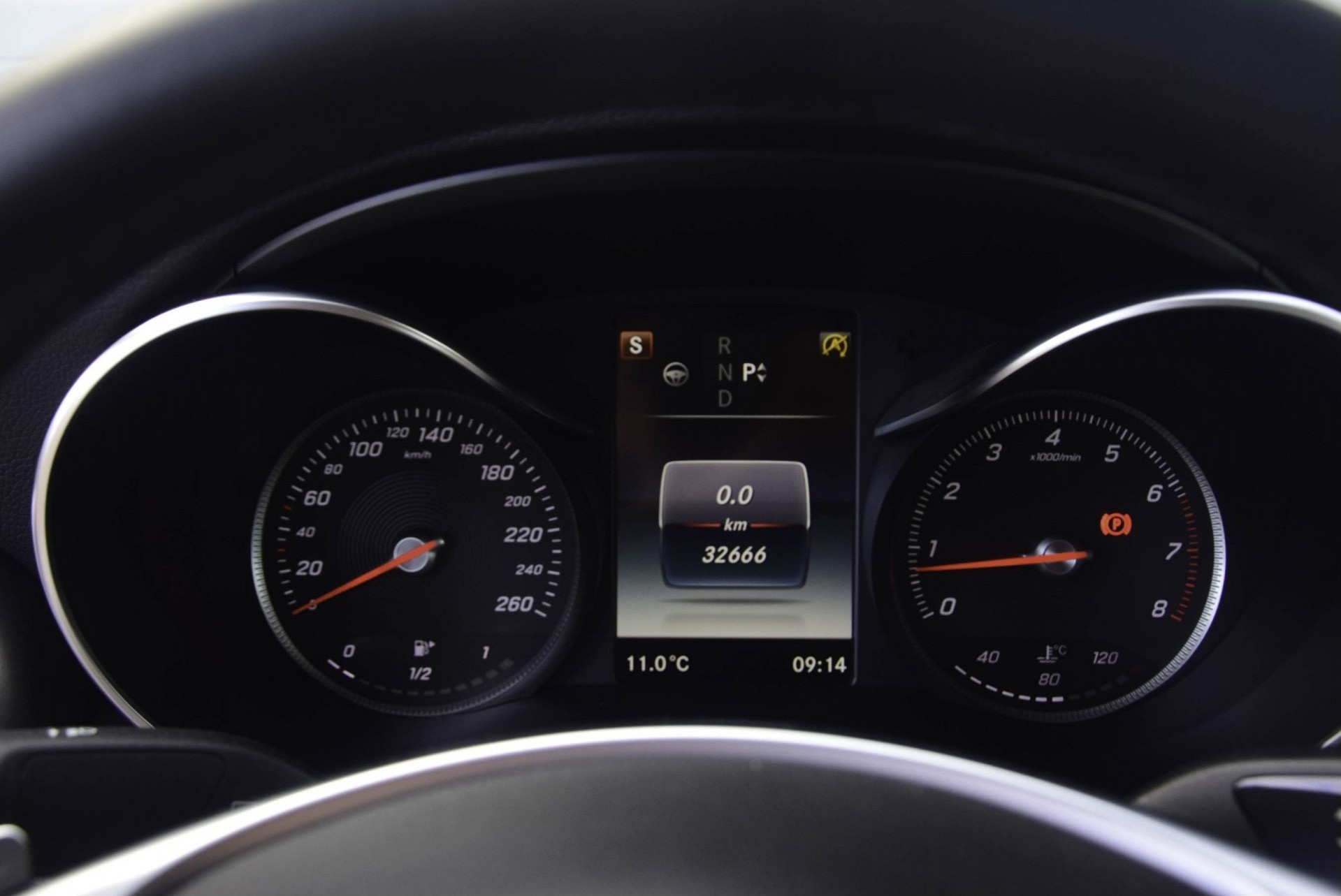 Mercedes-Benz C-Klasse Coupé 300 AMG Distronic/Panorama/TV/Burmester/Com Aut7 Foto 6