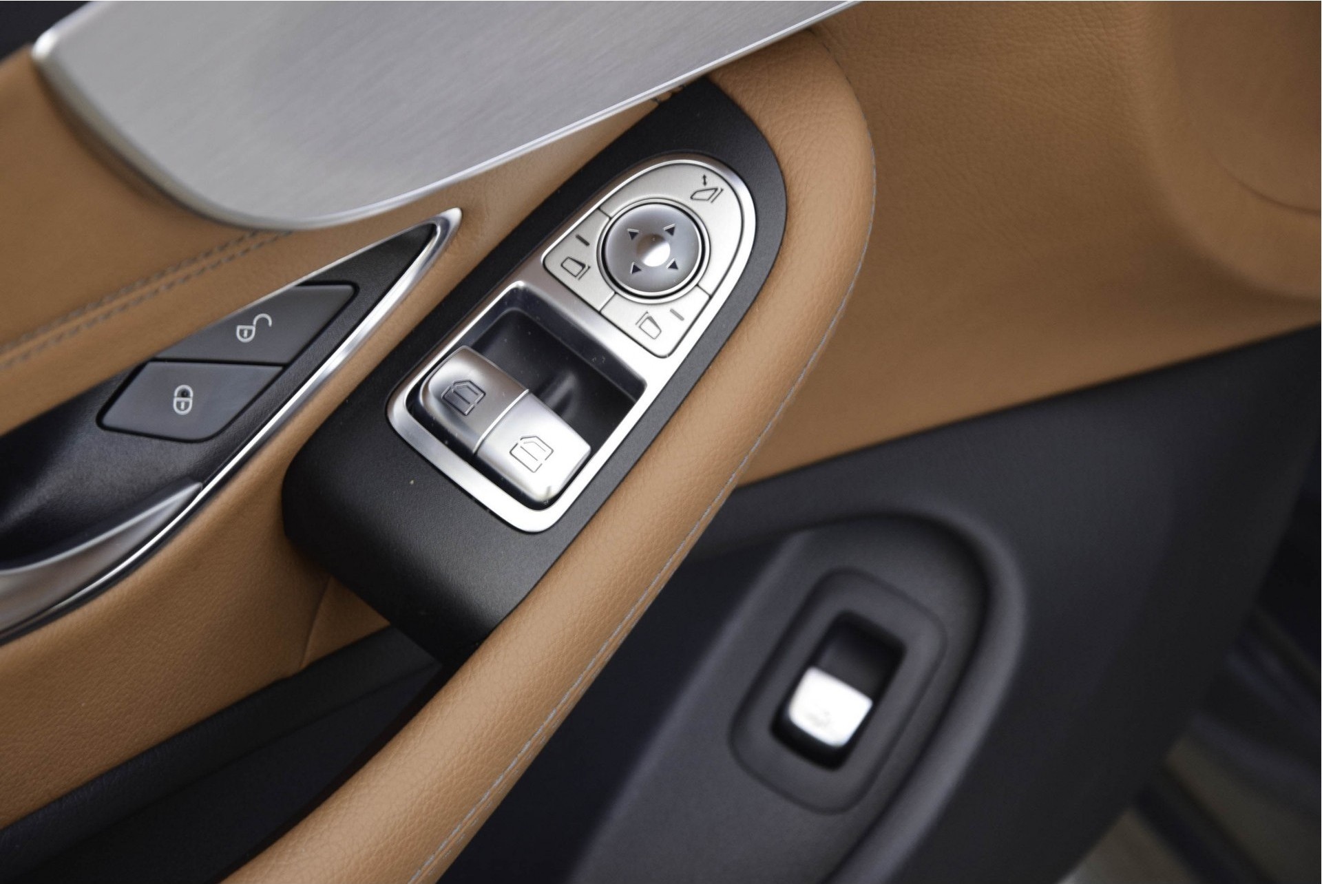 Mercedes-Benz C-Klasse Coupé 300 AMG Distronic/Panorama/TV/Burmester/Com Aut7 Foto 9