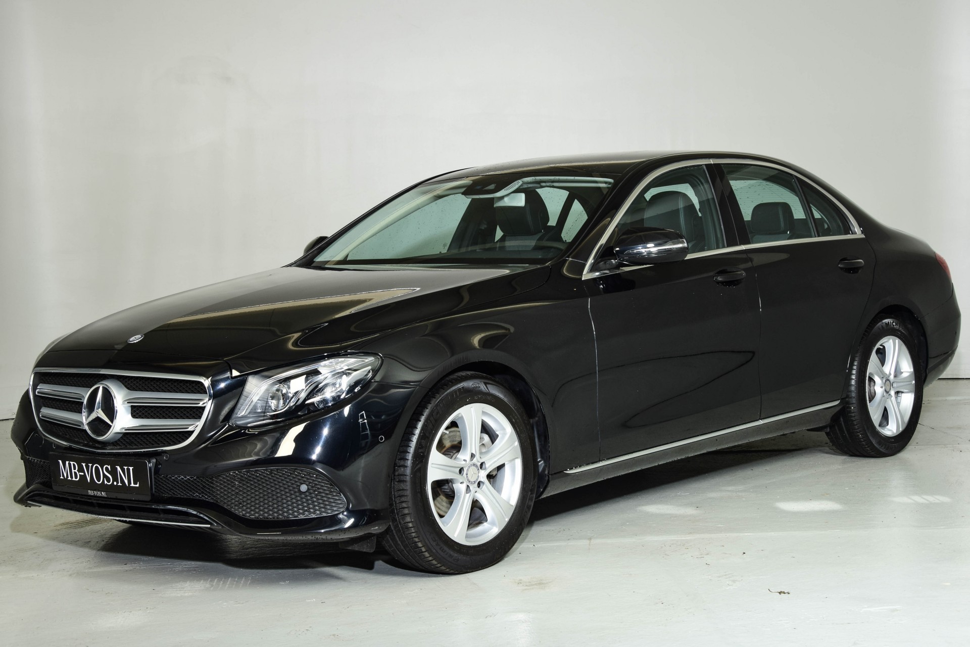 Mercedes-Benz E-Klasse 200 Avantgarde Widescreen/Com/Multibeam Aut9 Foto 1