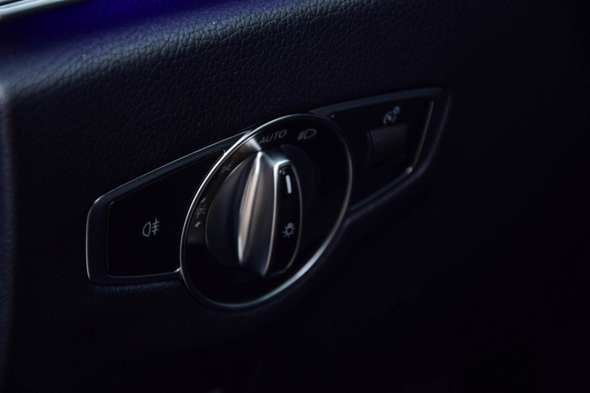 Mercedes-Benz E-Klasse 200 Avantgarde Widescreen/Com/Multibeam Aut9 Foto 13