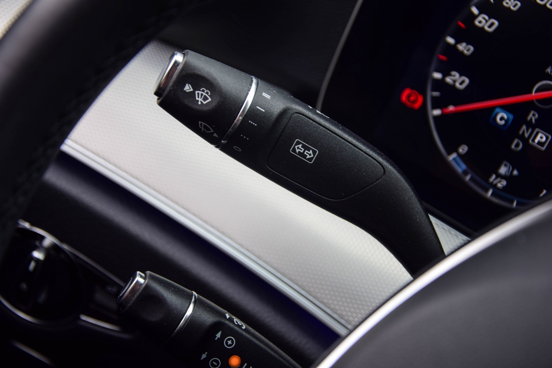 Mercedes-Benz E-Klasse 200 Avantgarde Widescreen/Com/Multibeam Aut9 Foto 15