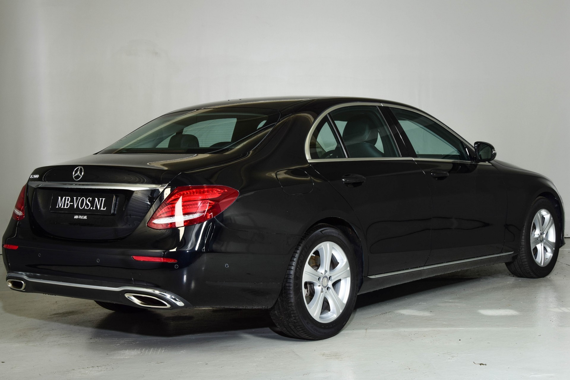 Mercedes-Benz E-Klasse 200 Avantgarde Widescreen/Com/Multibeam Aut9 Foto 2