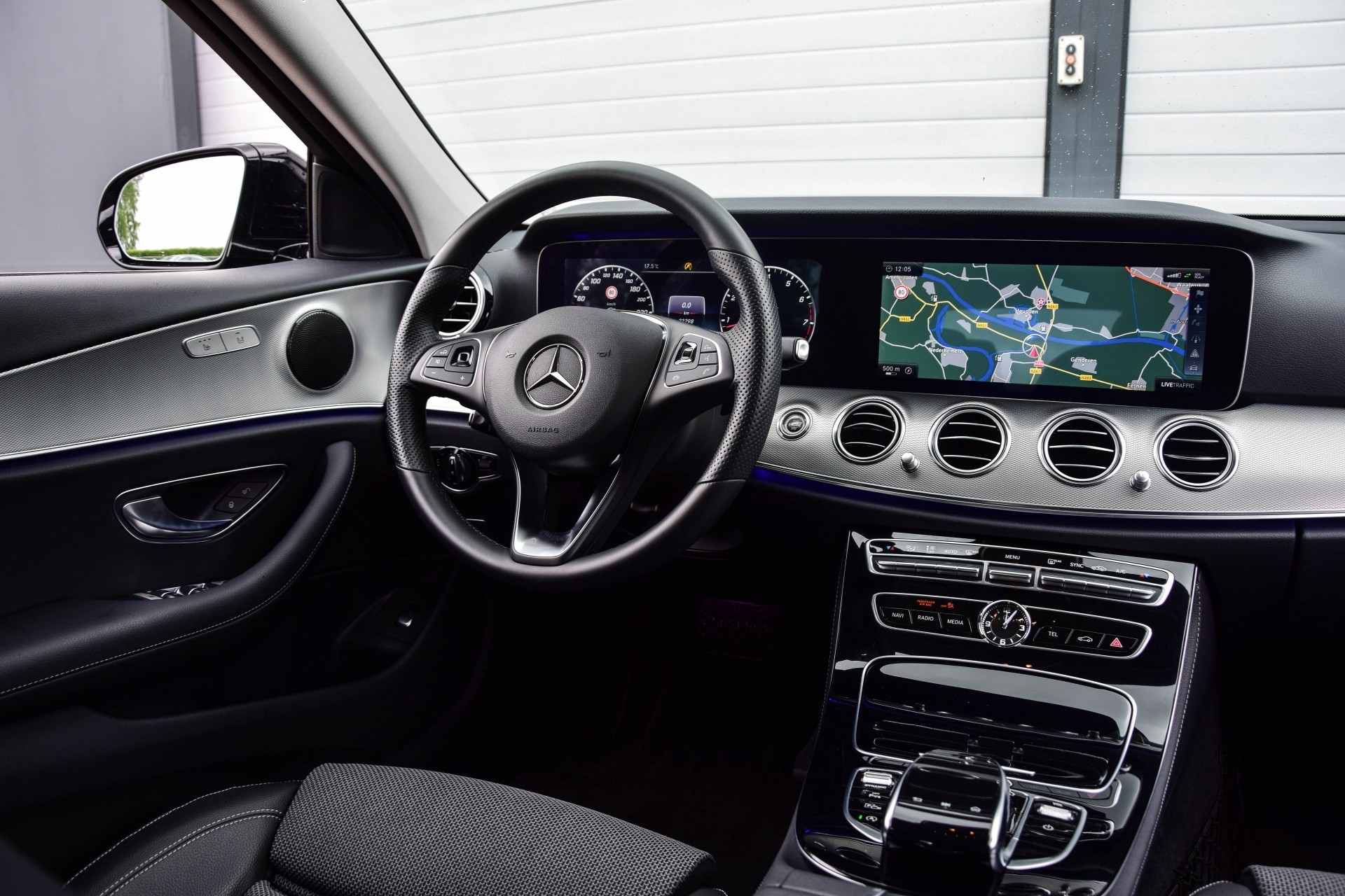 Mercedes-Benz E-Klasse 200 Avantgarde Widescreen/Com/Multibeam Aut9 Foto 6